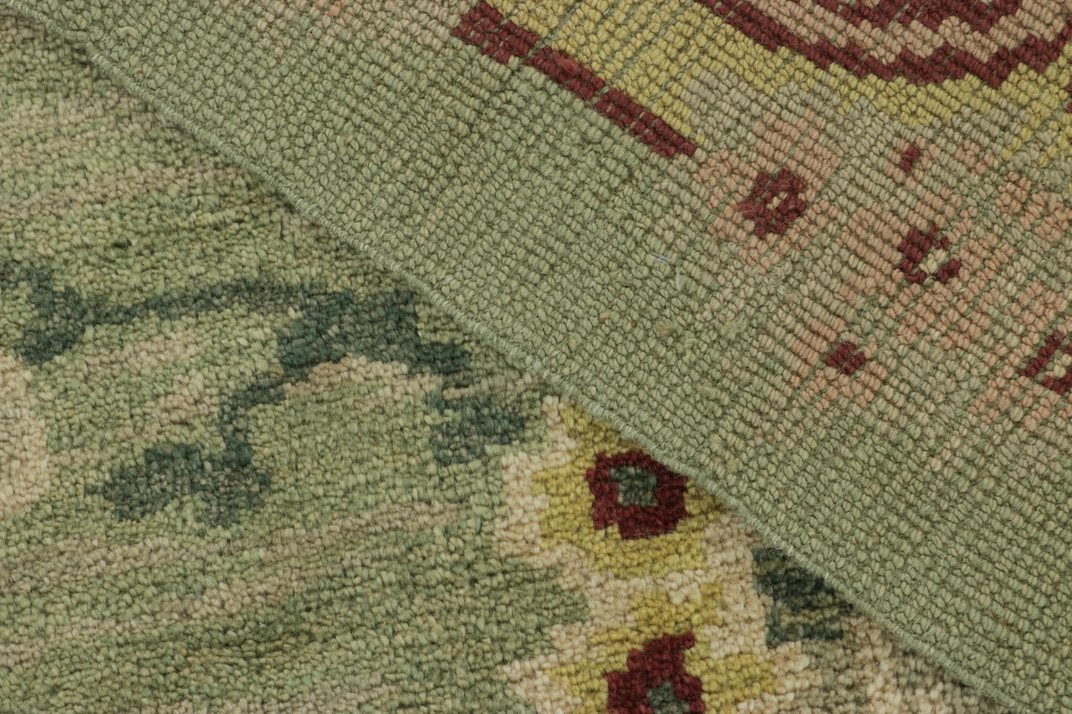 Laine Tapis ancien de la Savonnerie Arts & Crafts, vert avec fleurs  Motifs - Rug & Kilim en vente