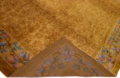 Alfombra antigua de lana Golderod de Savonnerie hecha a mano con motivos florales por toda la superficie
