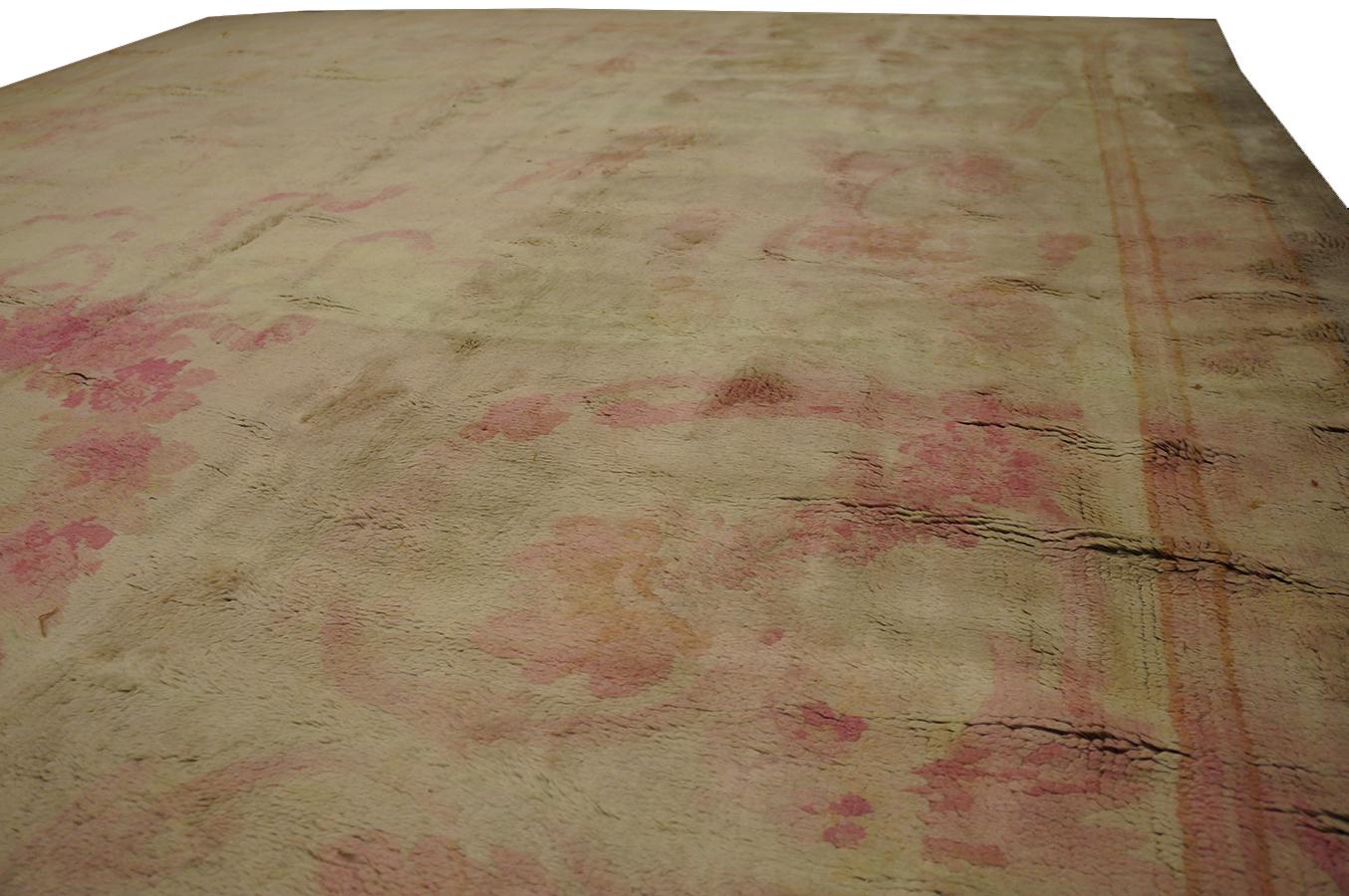 Late 19th Century French Savonnerie Carpet ( 10'6'' x 18'6'' - 320 x 565 ) In Good Condition For Sale In New York, NY