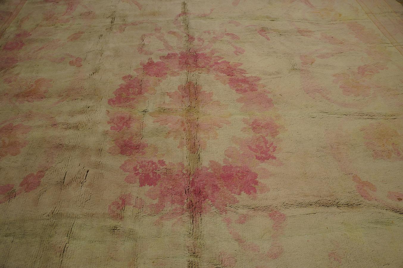 Early 20th Century Late 19th Century French Savonnerie Carpet ( 10'6'' x 18'6'' - 320 x 565 ) For Sale
