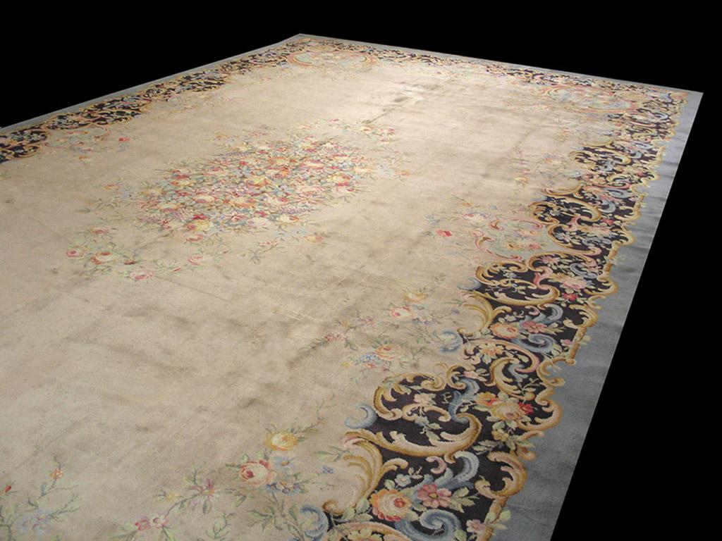 Antique Savonnerie Rug In Good Condition For Sale In New York, NY