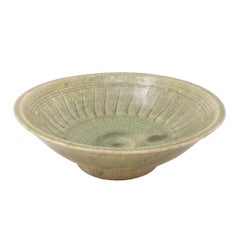 Antique Sawakhalok Celadon Bowl, Thailand, 14th/15th century.