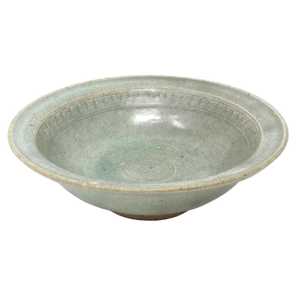 Antique Sawakhalok Celadon Bowl, Thailand For Sale