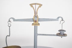 Balance antique en forme de croix