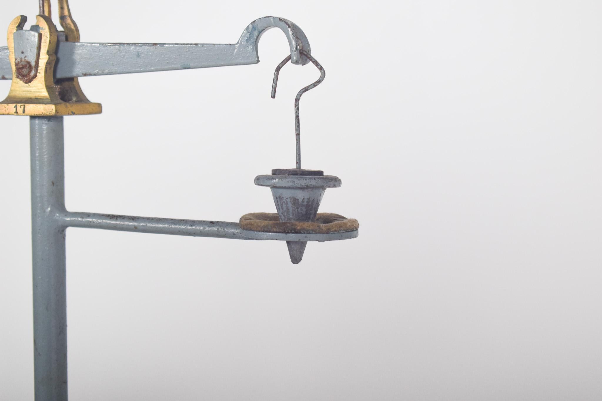 Portugais Balance antique en forme de croix en vente