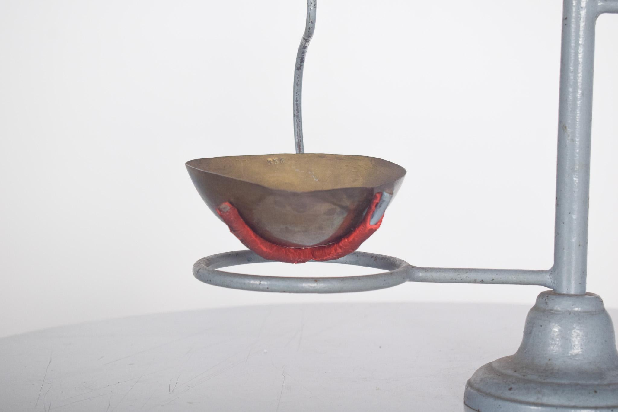 Balance antique en forme de croix en vente 2