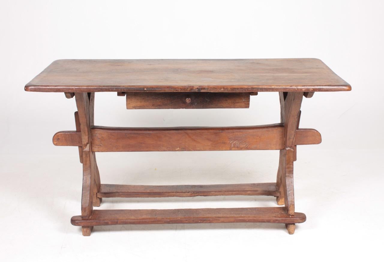 Baroque table in in solid oak, made in Scandinavia. Original condition.