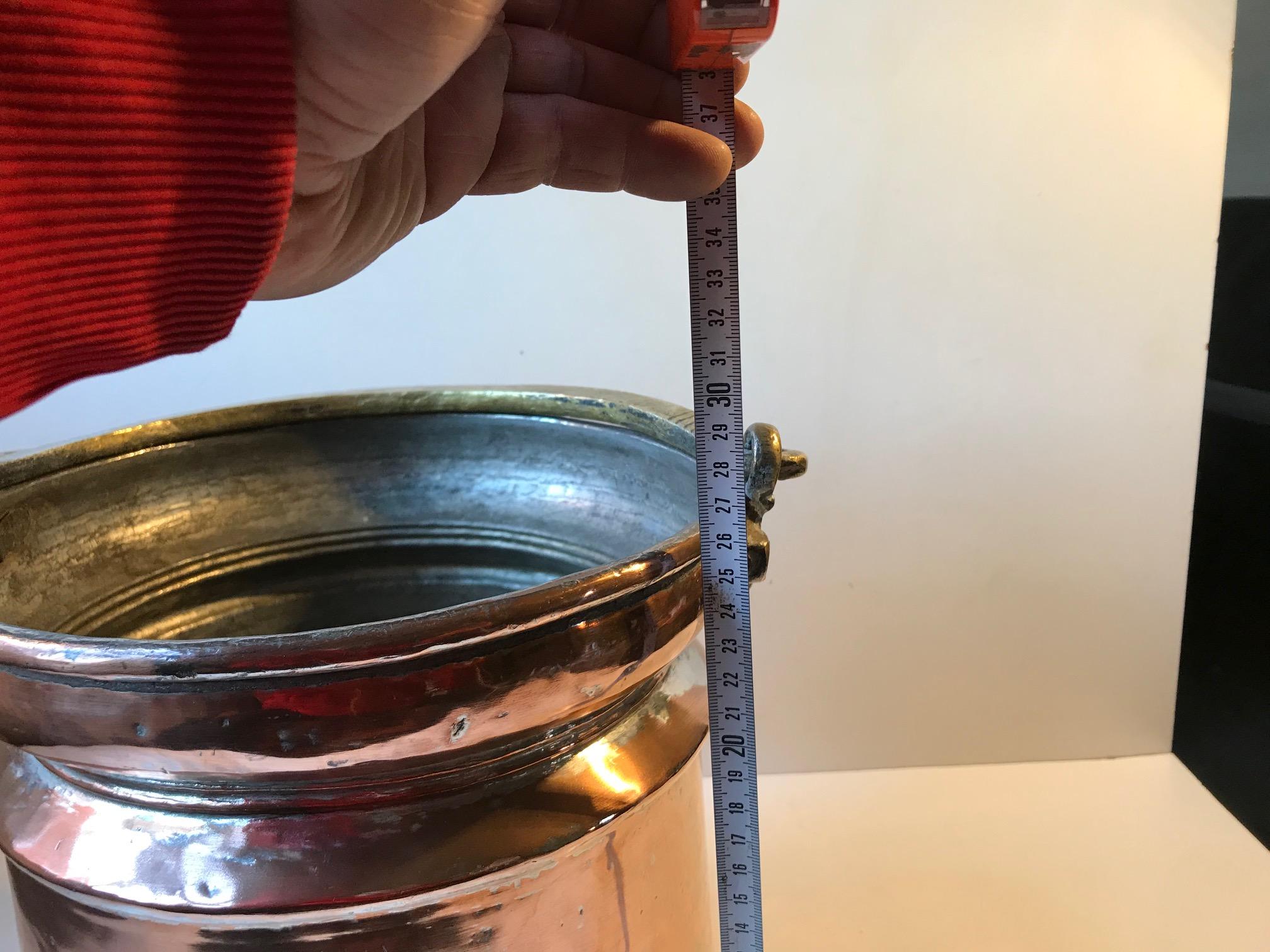 Antico secchio scandinavo per carbone o caminetto in rame, 18° sec. in vendita 6