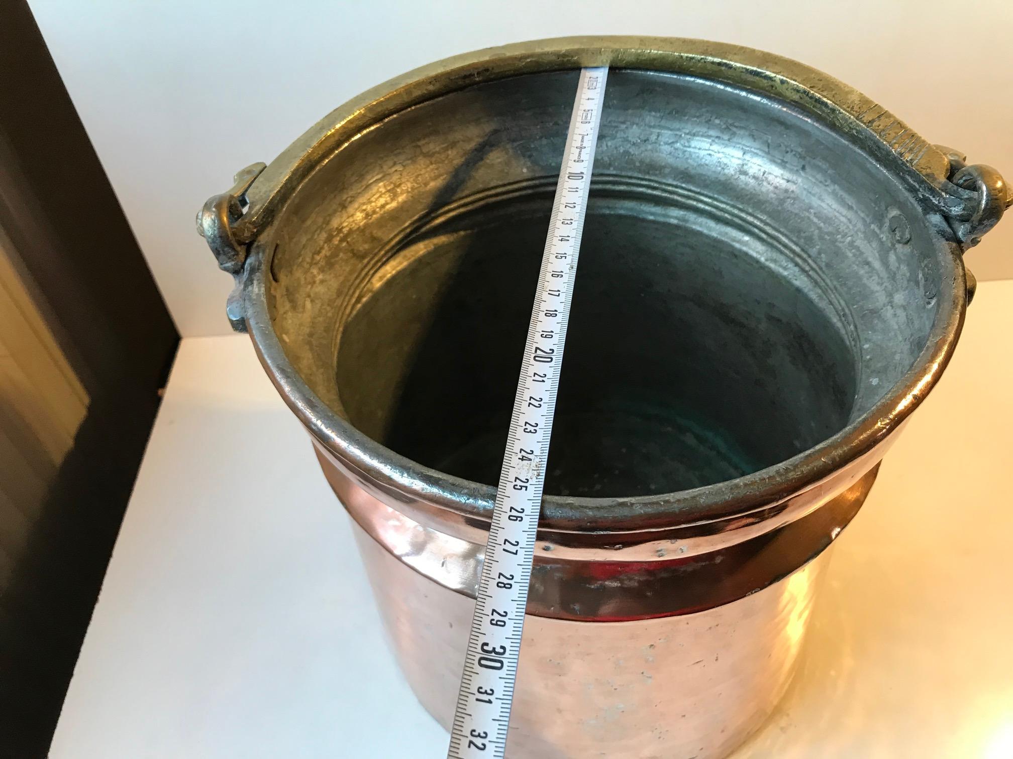 Antico secchio scandinavo per carbone o caminetto in rame, 18° sec. in vendita 7
