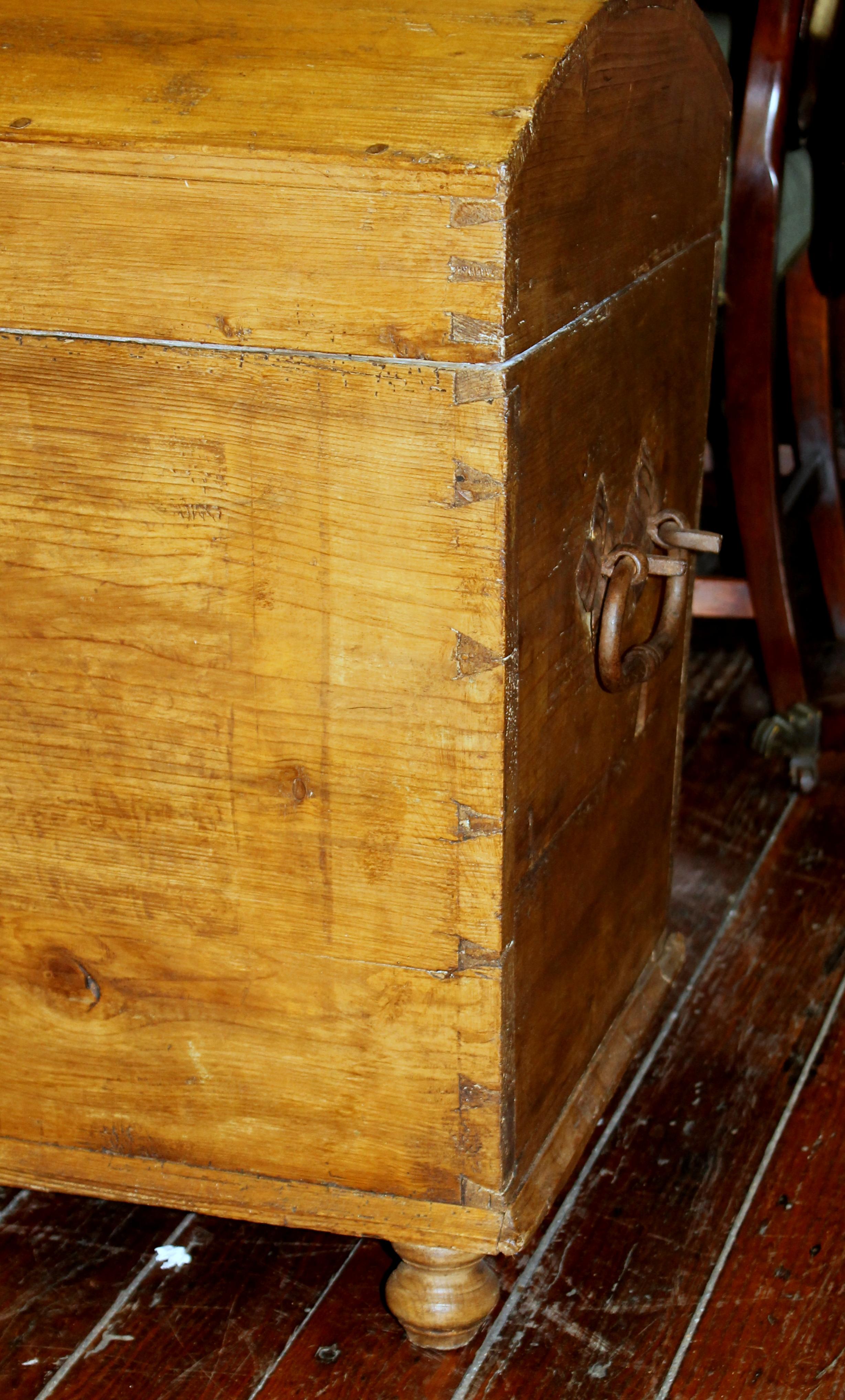 Antique Scandinavian Dovetailed Pine Large Deacon's Dome-Top Trunk In Good Condition In Charleston, SC