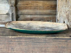 Antico abbeveratoio scandinavo in legno intagliato a mano, stile Wabi-Sabi, fine '900