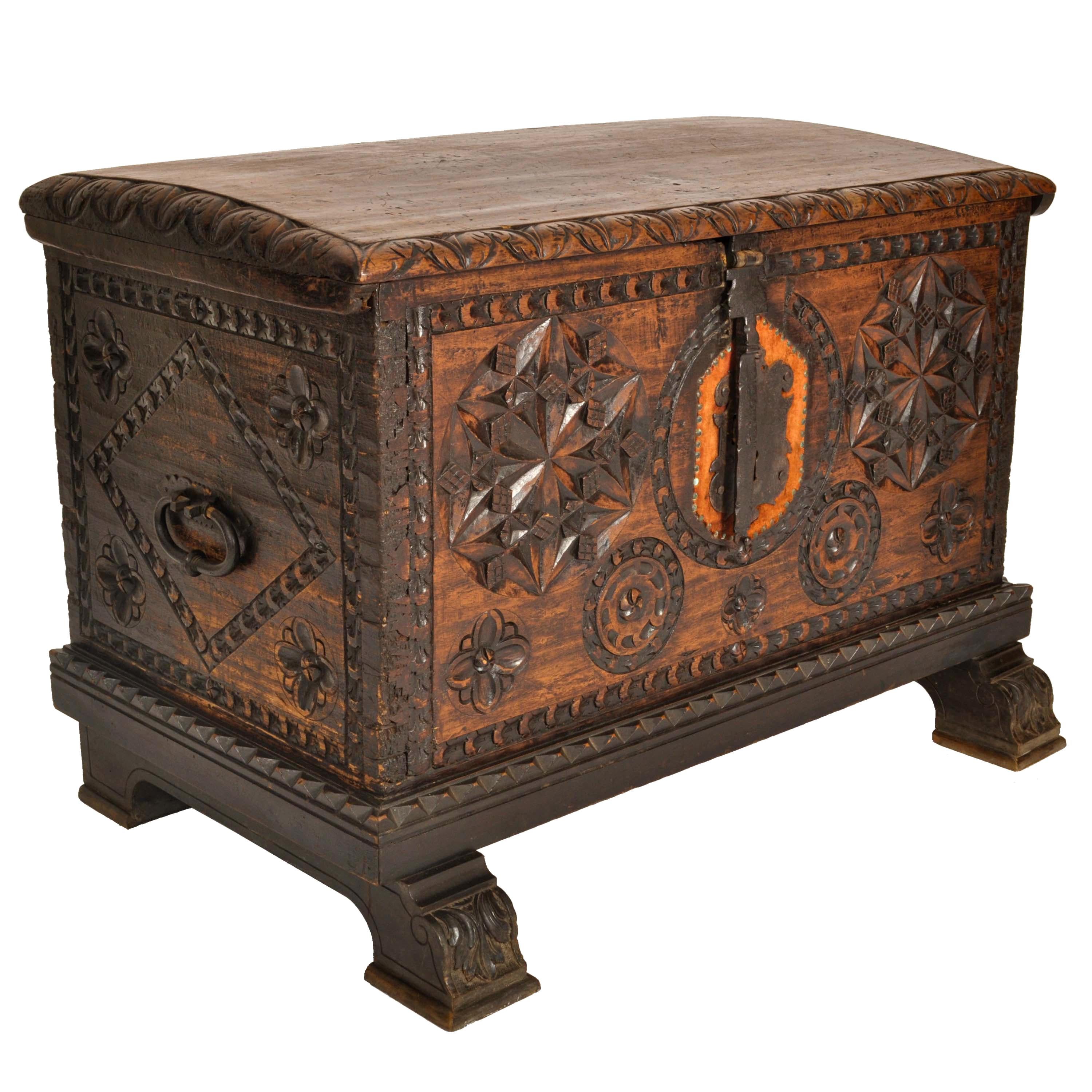 A very good antique Scandinavian carved Baroque Folk Art dowry chest, Circa 1780.
The chest having a gently domed top with a hinged lid having the original 'snipe' hinges, the edge of the lid having carved gadrooning. To the front of the chest