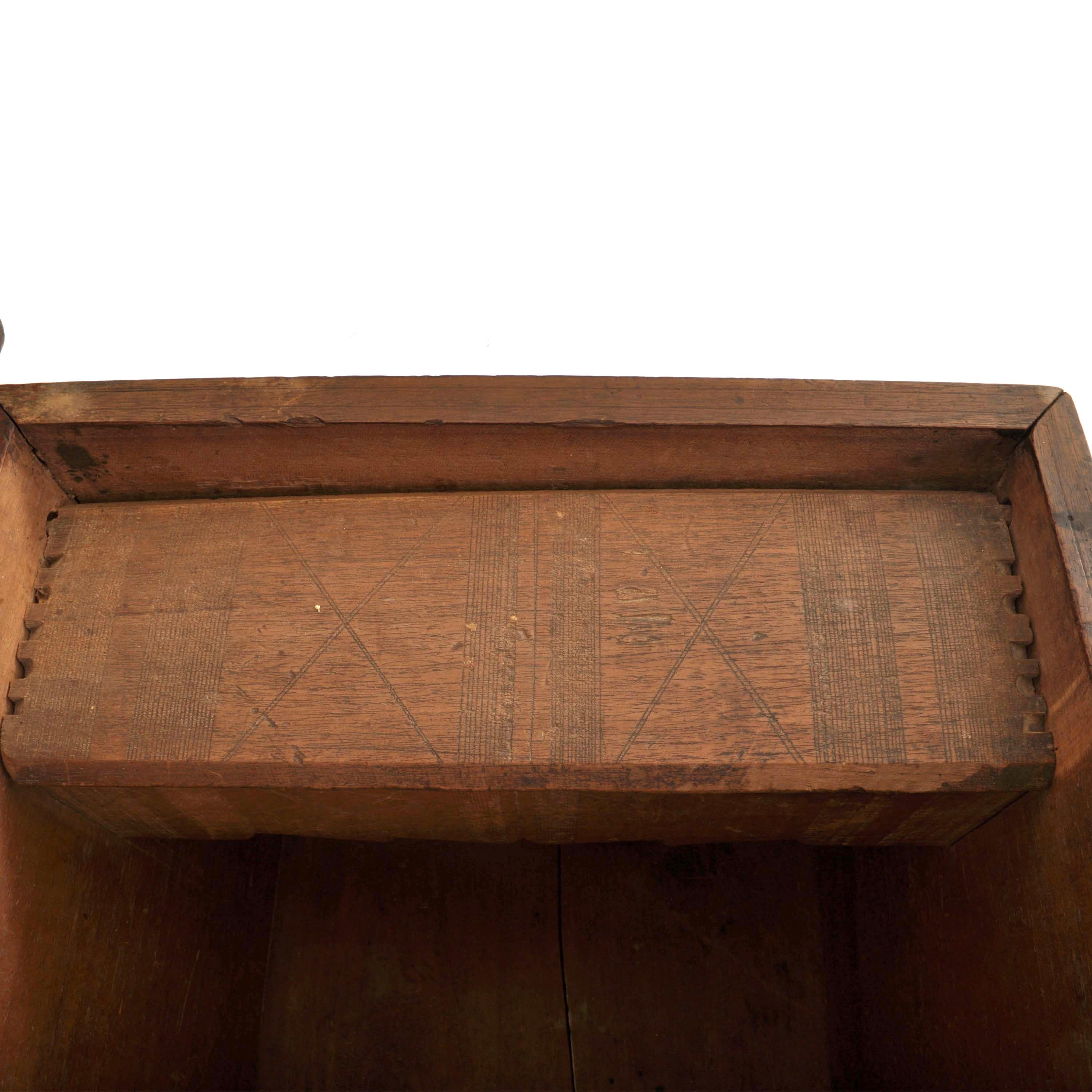 Pino Antico baule da dote scandinavo in pino barocco Art Carved 1780 in vendita