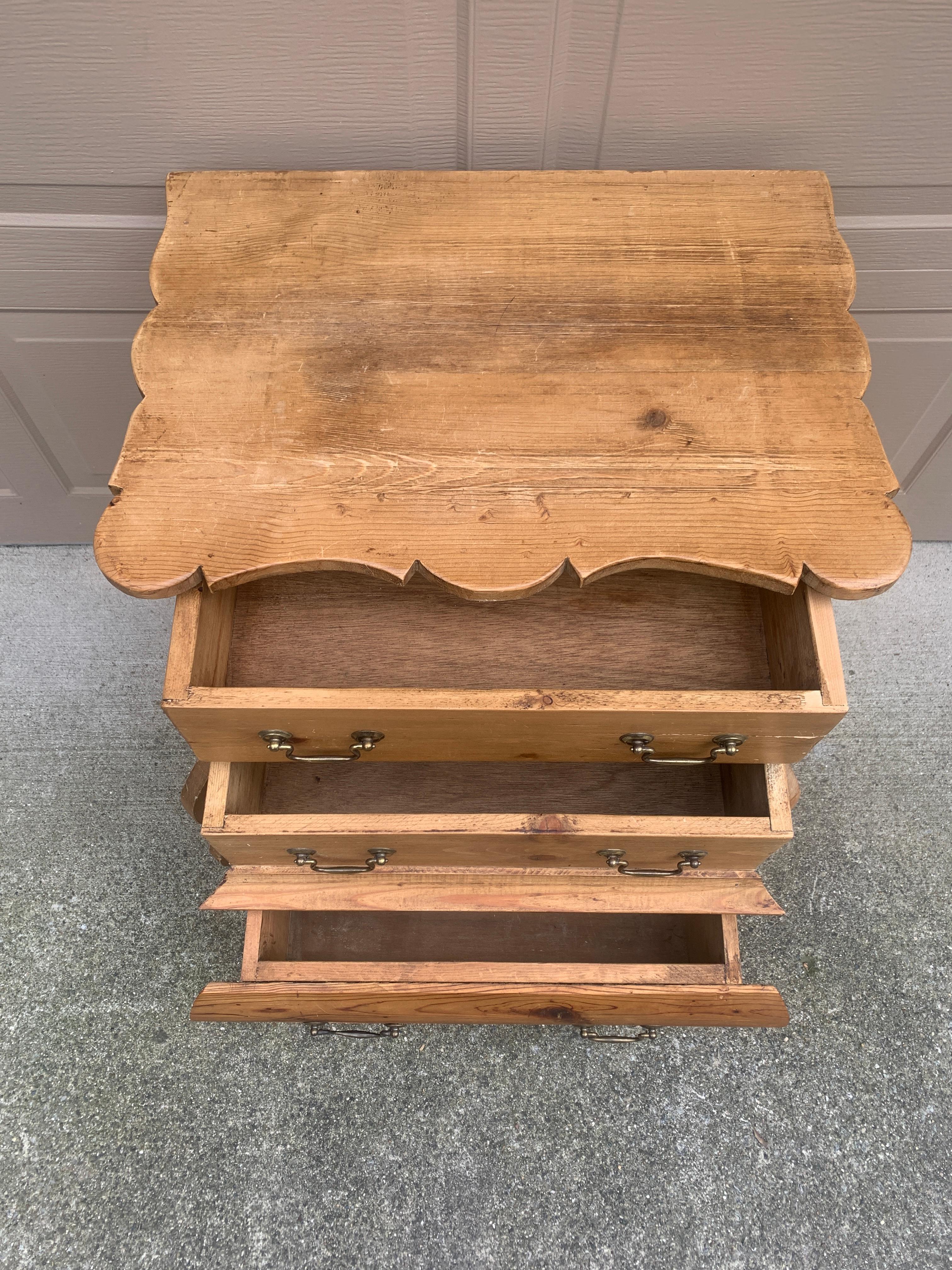 Antique Scandinavian Pine Bombay Chest of Drawers, Early 20th Century For Sale 6