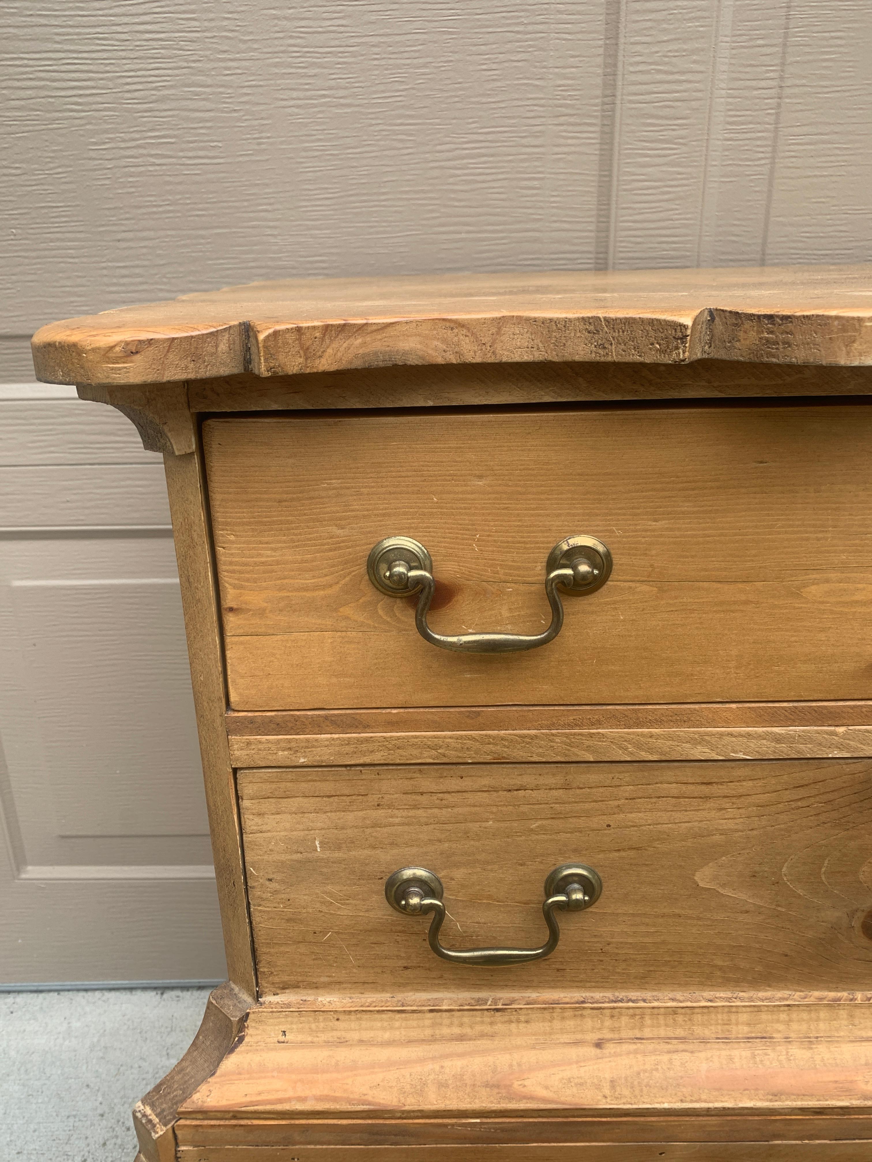 Antique Scandinavian Pine Bombay Chest of Drawers, Early 20th Century For Sale 7