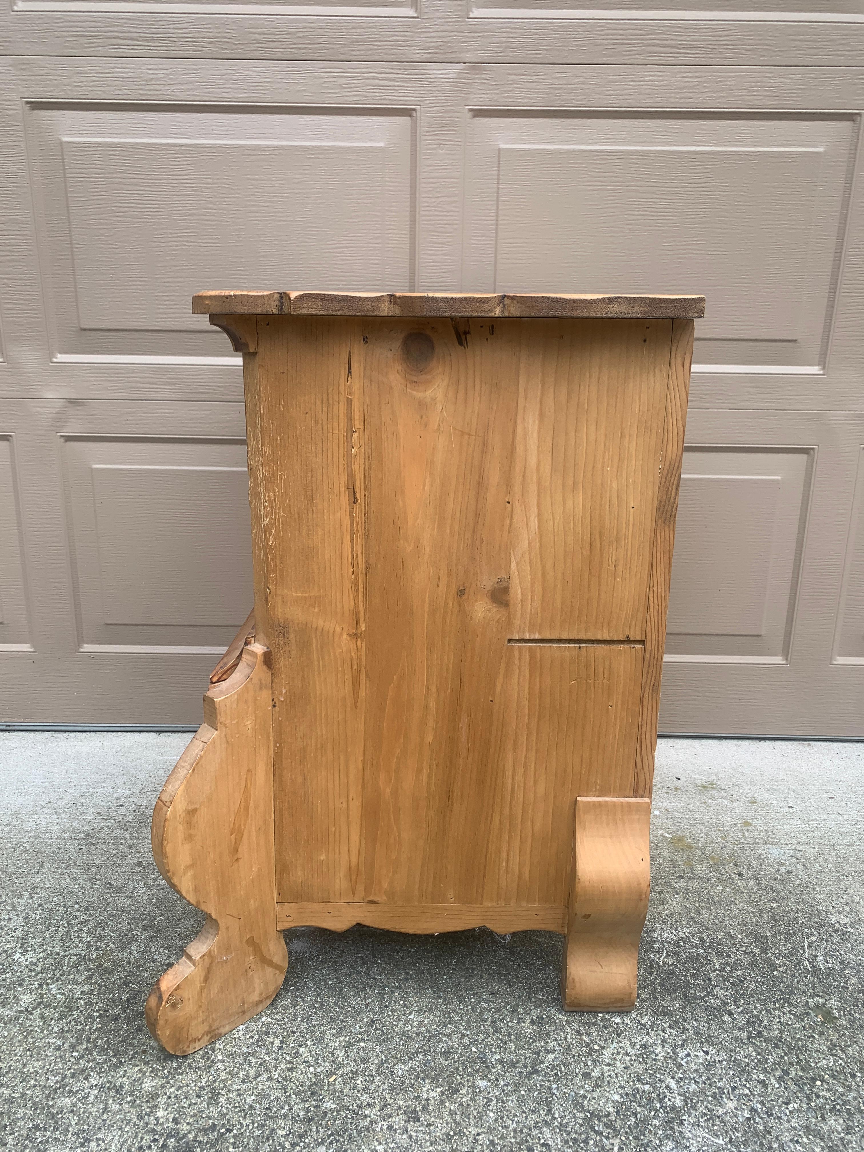 Antique Scandinavian Pine Bombay Chest of Drawers, Early 20th Century For Sale 9