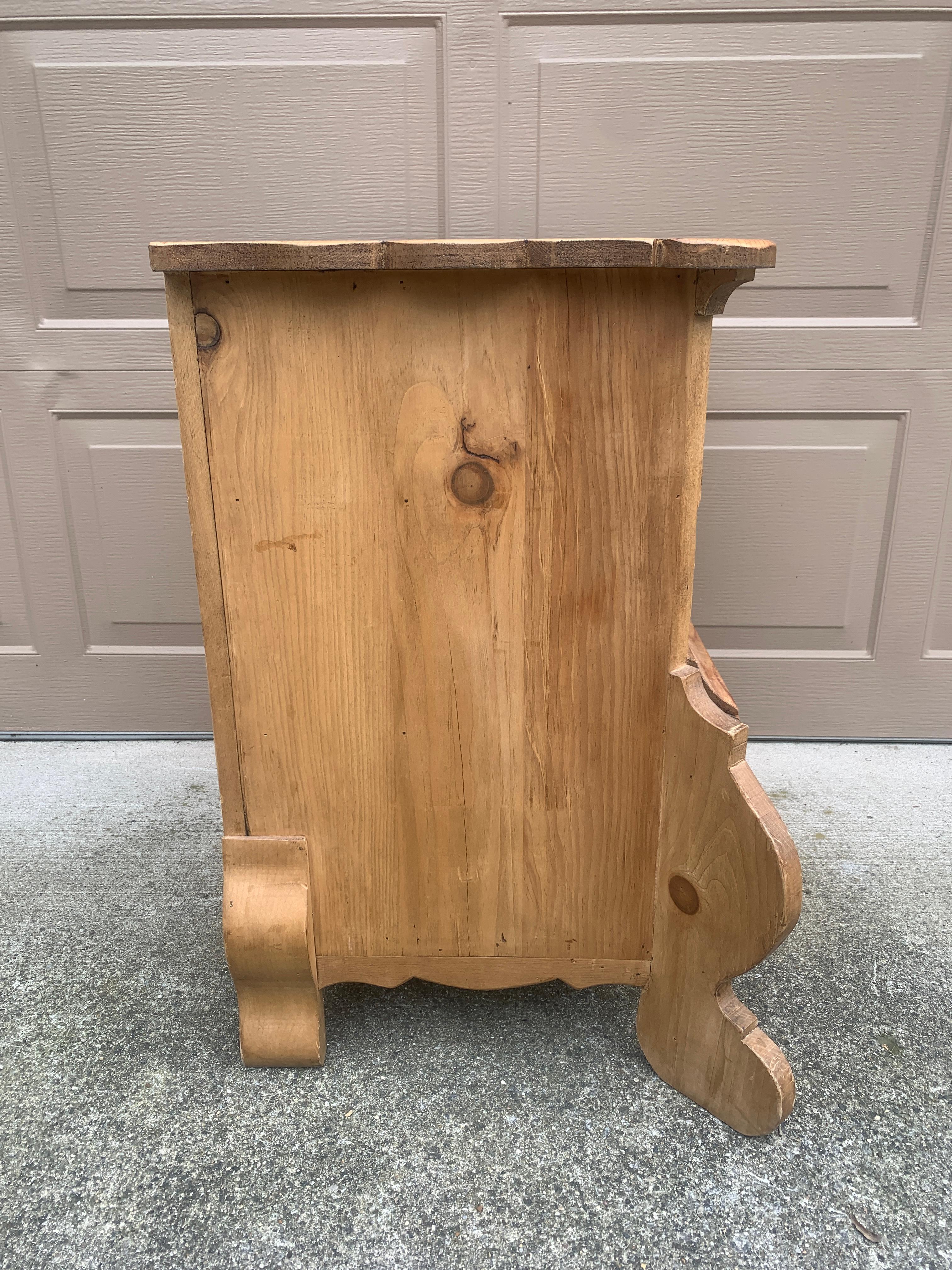 Antique Scandinavian Pine Bombay Chest of Drawers, Early 20th Century For Sale 11