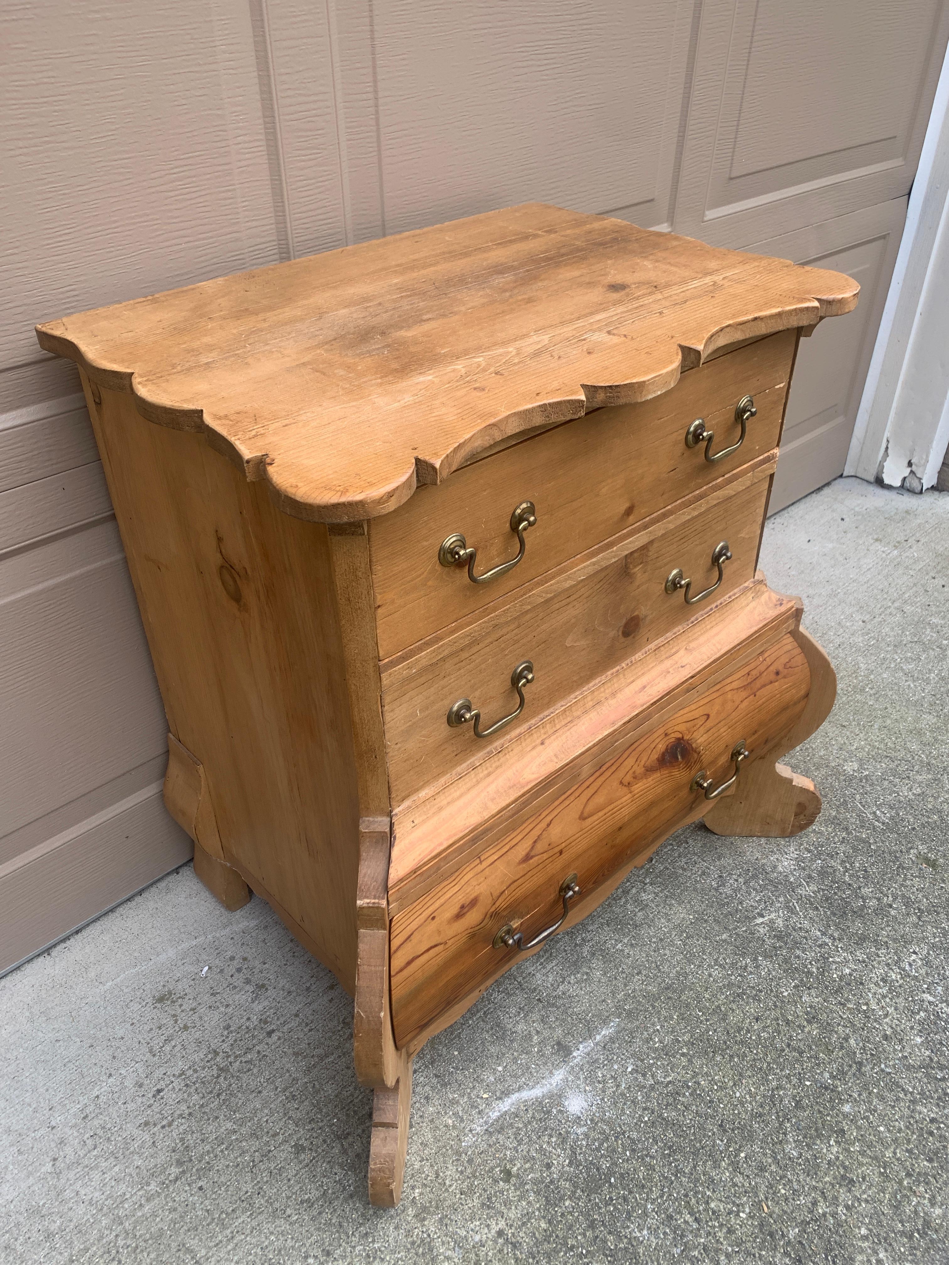 Antique Scandinavian Pine Bombay Chest of Drawers, Early 20th Century For Sale 1