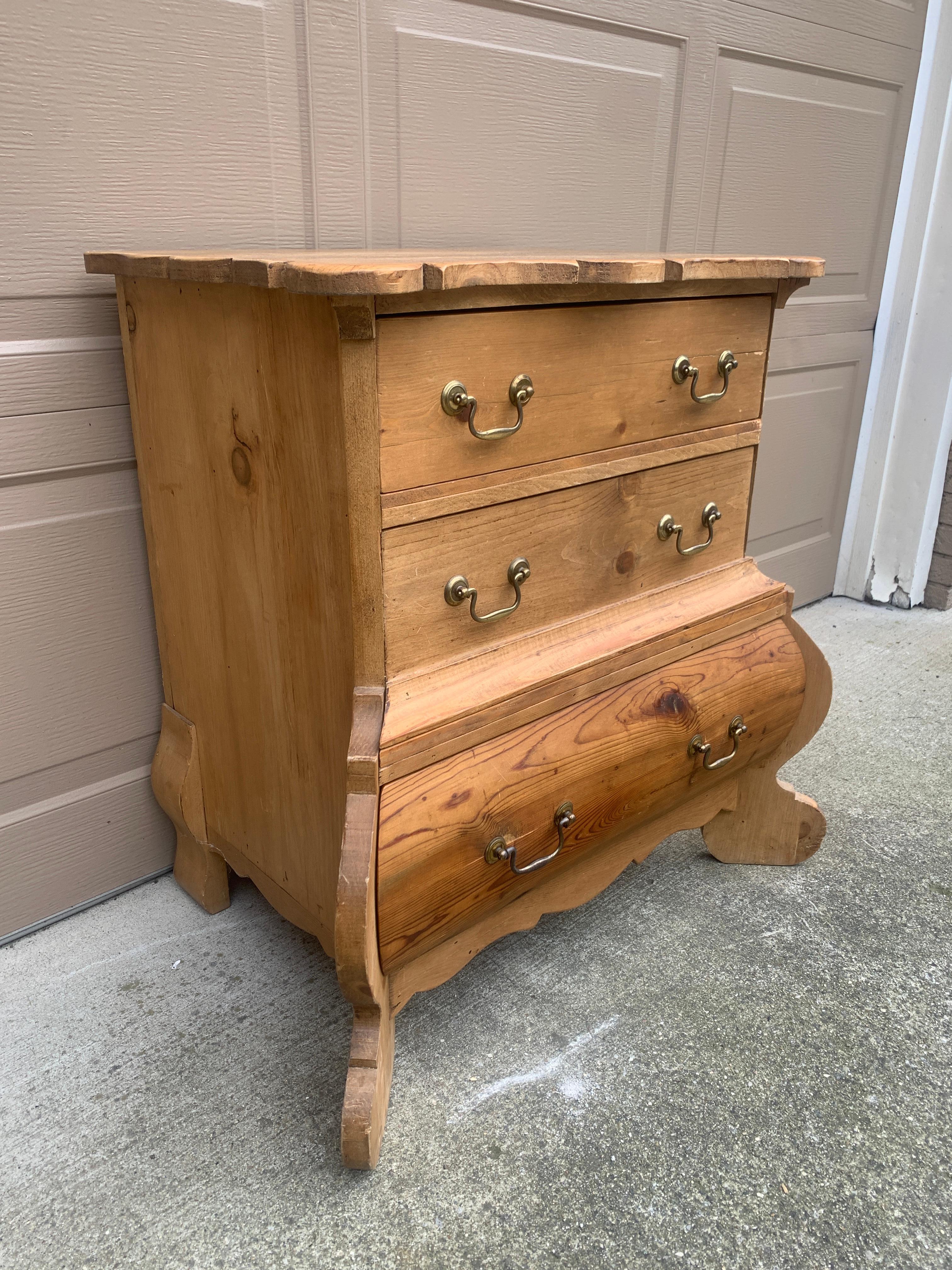 Antique Scandinavian Pine Bombay Chest of Drawers, Early 20th Century For Sale 2