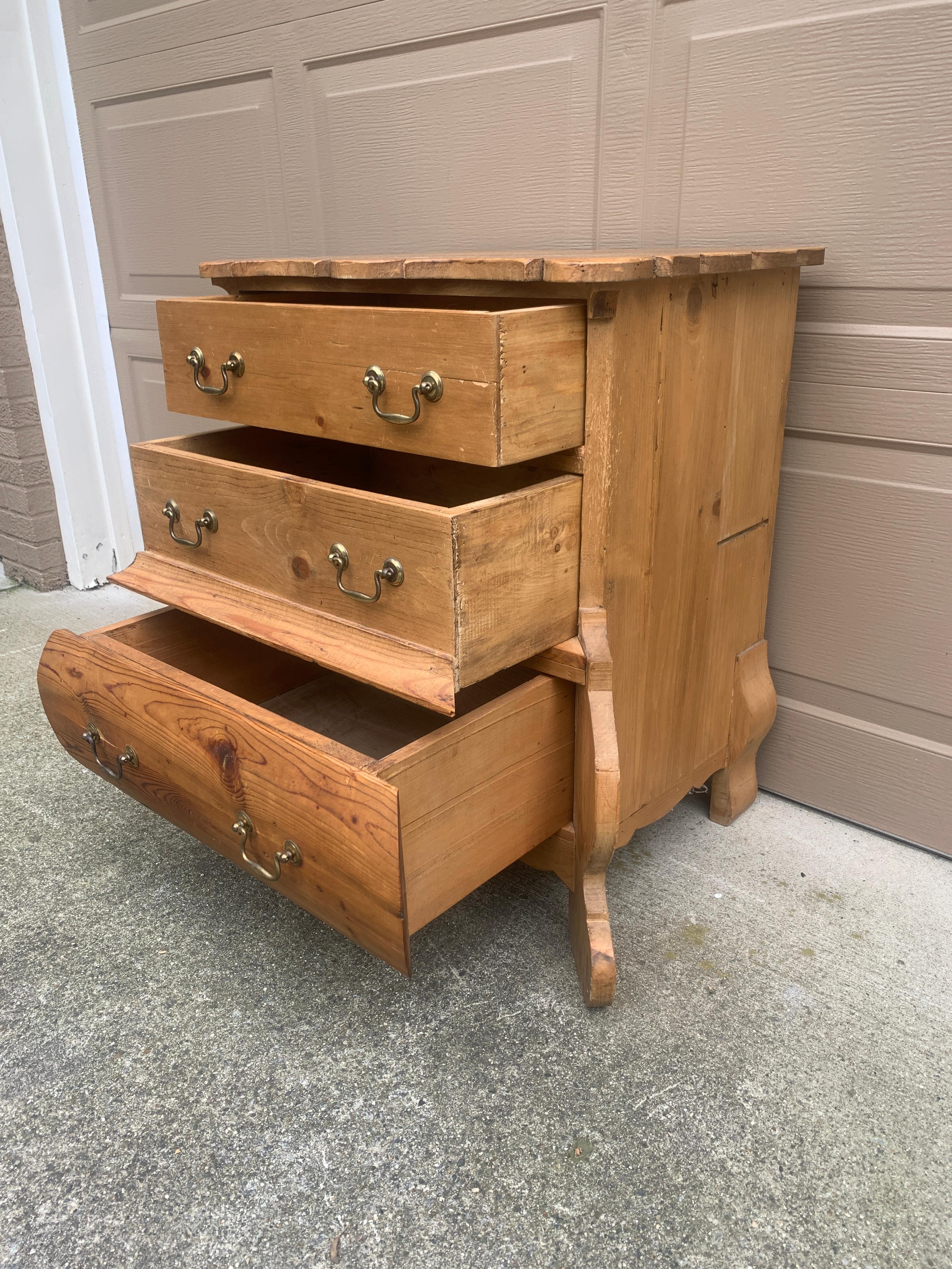 Antique Scandinavian Pine Bombay Chest of Drawers, Early 20th Century For Sale 4