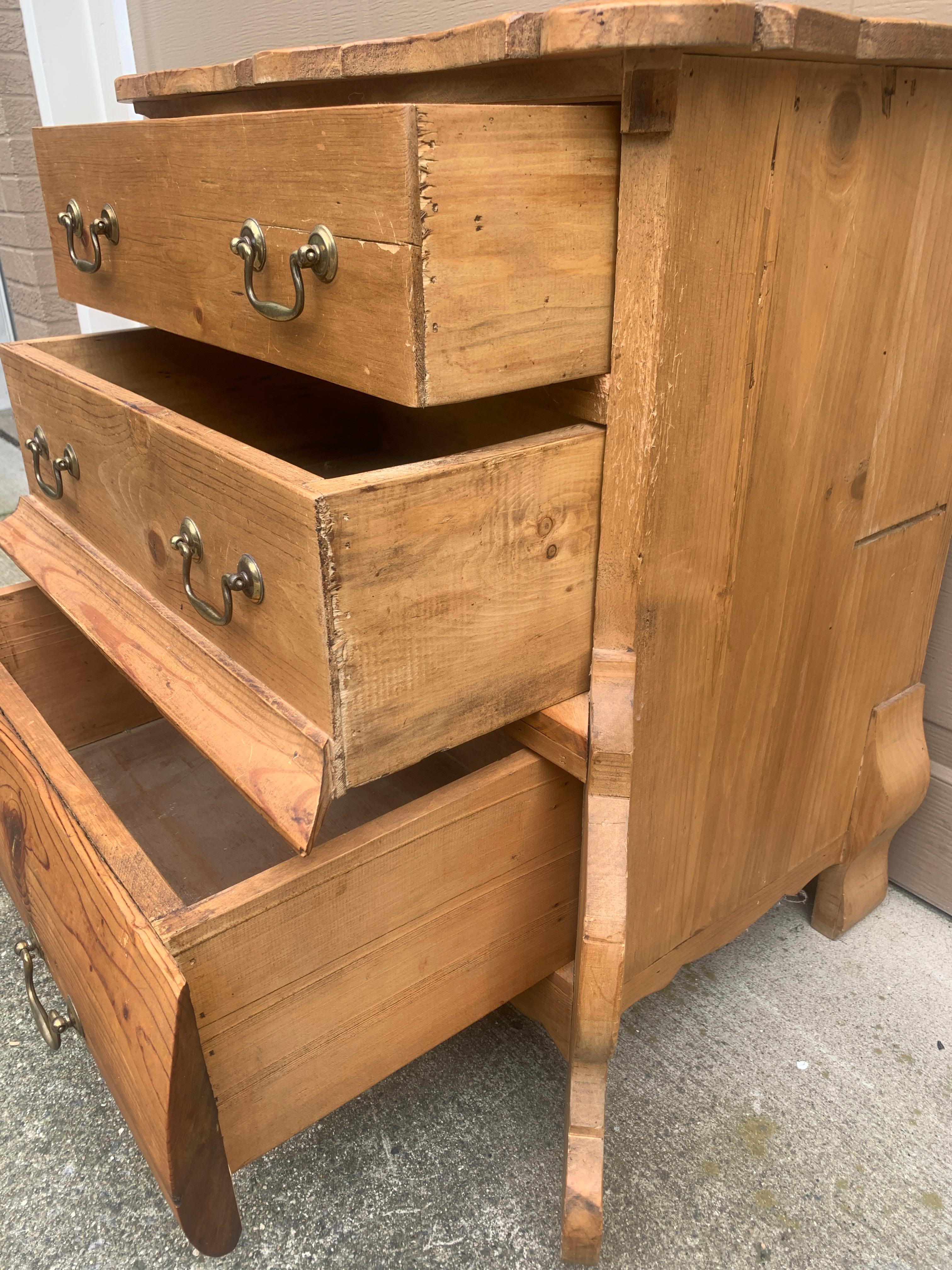 Antique Scandinavian Pine Bombay Chest of Drawers, Early 20th Century For Sale 5