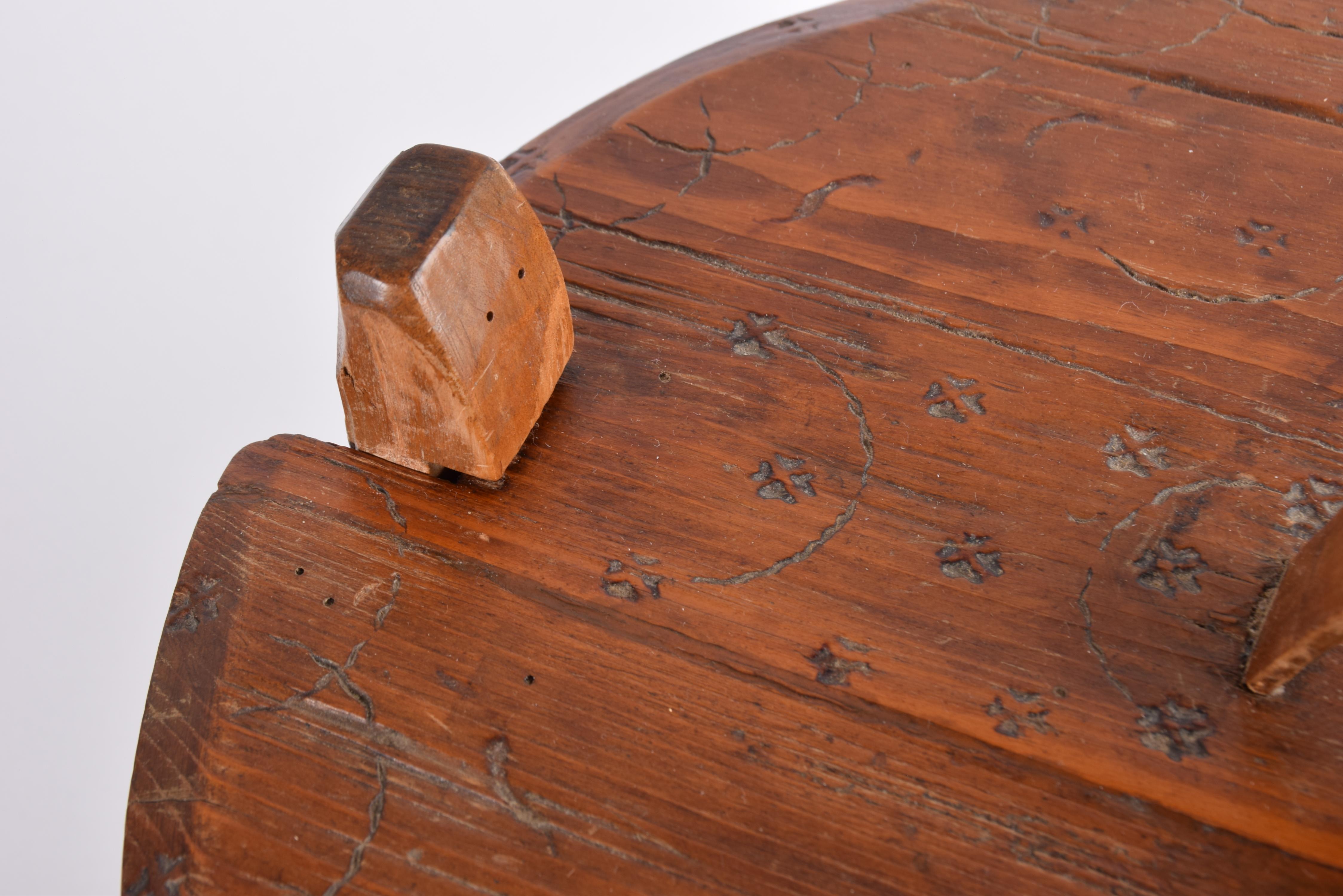 Boîte de rangement ronde scandinave ancienne en pin décoré Tejne, fin du 19ème siècle en vente 4