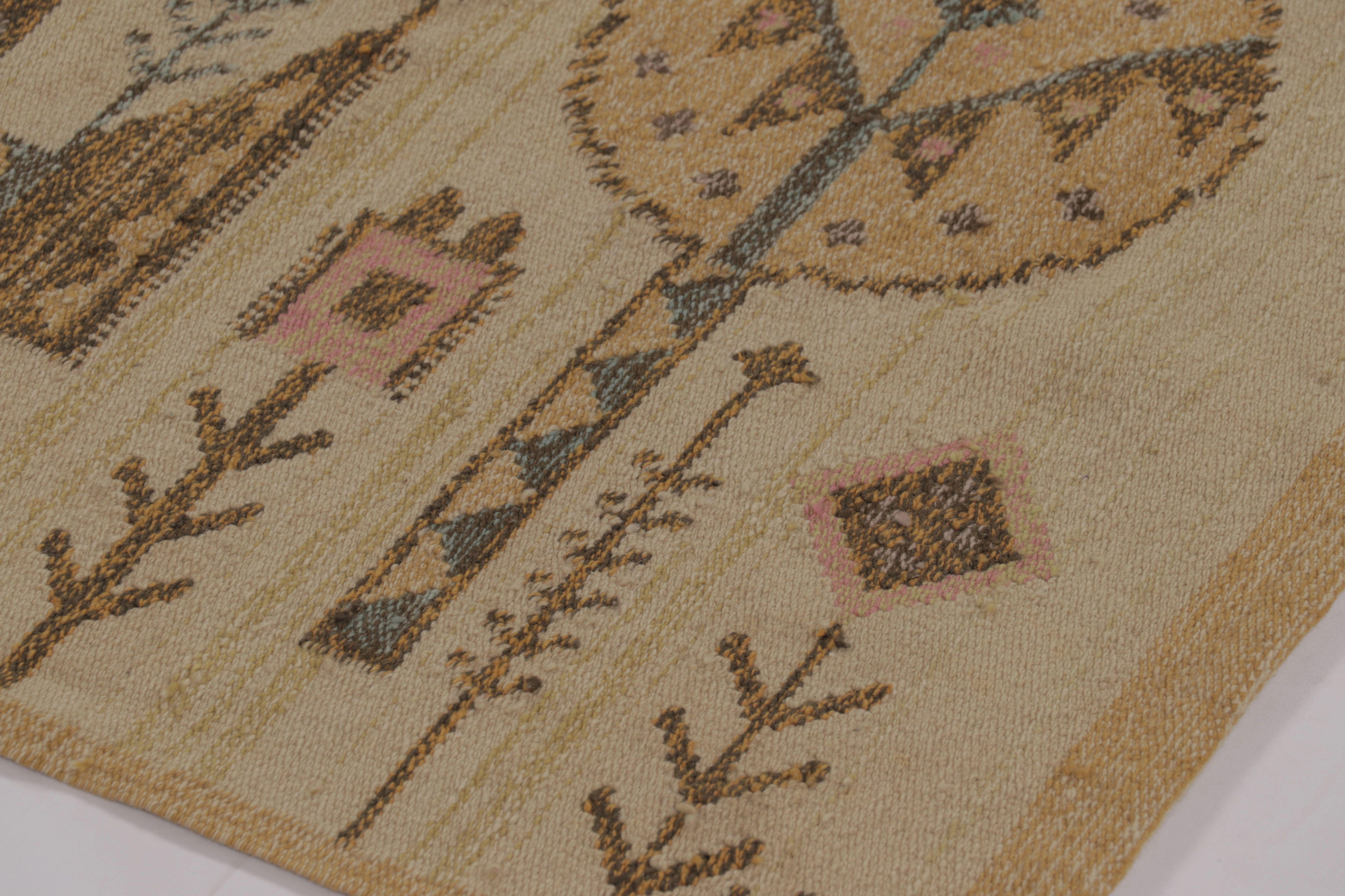 Dieser antike schwedische Flachgewebe-Läufer aus den Jahren 1910-1920 ist ein wertvolles Beispiel für die skandinavische Webtradition und wurde von Hand aus Wolle gewebt. Seine flache, reversible Konstruktion und seine grafische Klarheit machen ihn