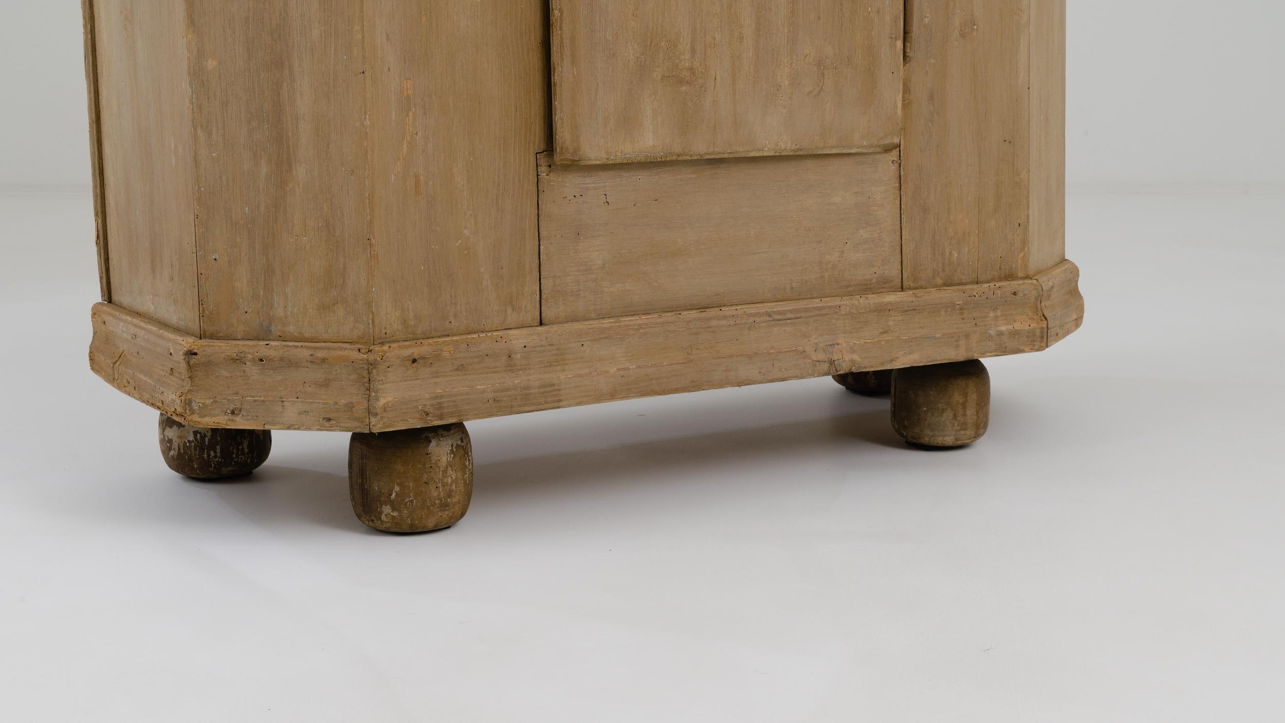 Antique Scandinavian Wooden Cabinet  For Sale 5