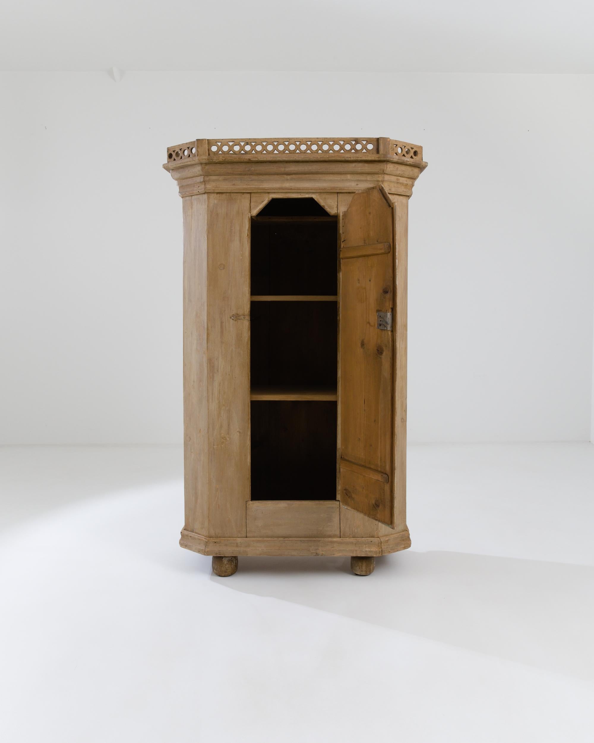 Antique Scandinavian Wooden Cabinet  For Sale 1