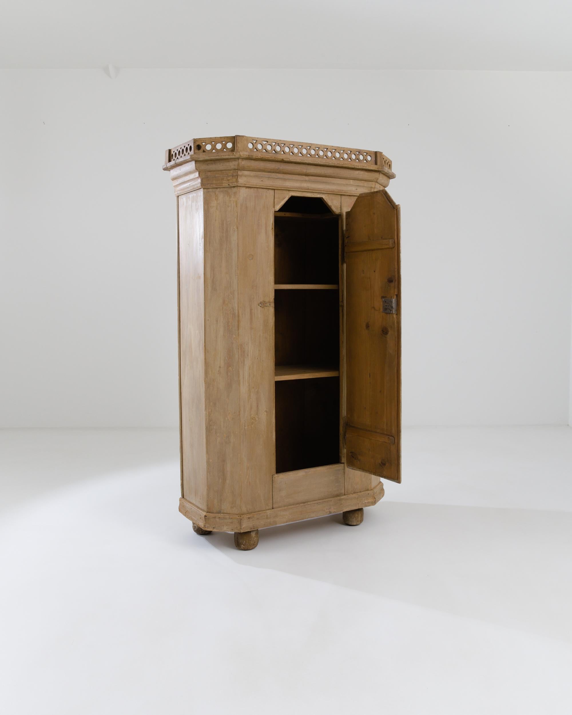 Antique Scandinavian Wooden Cabinet  For Sale 2