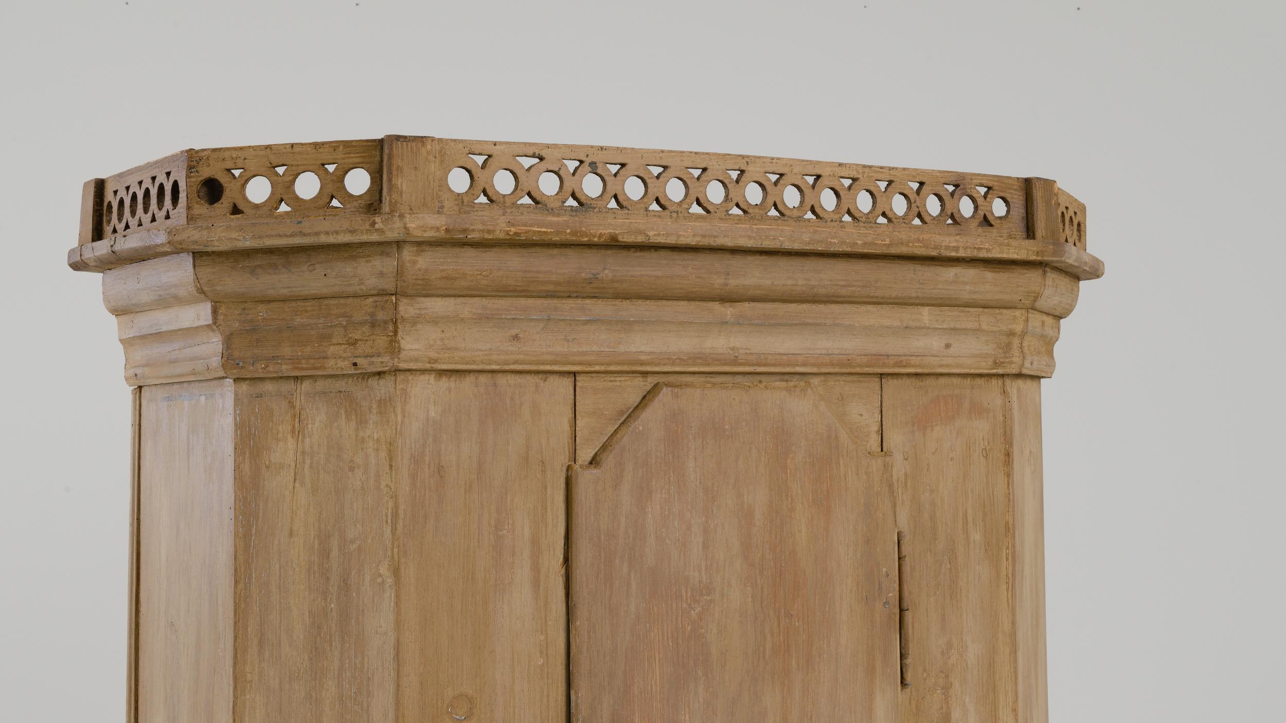 Antique Scandinavian Wooden Cabinet  For Sale 4