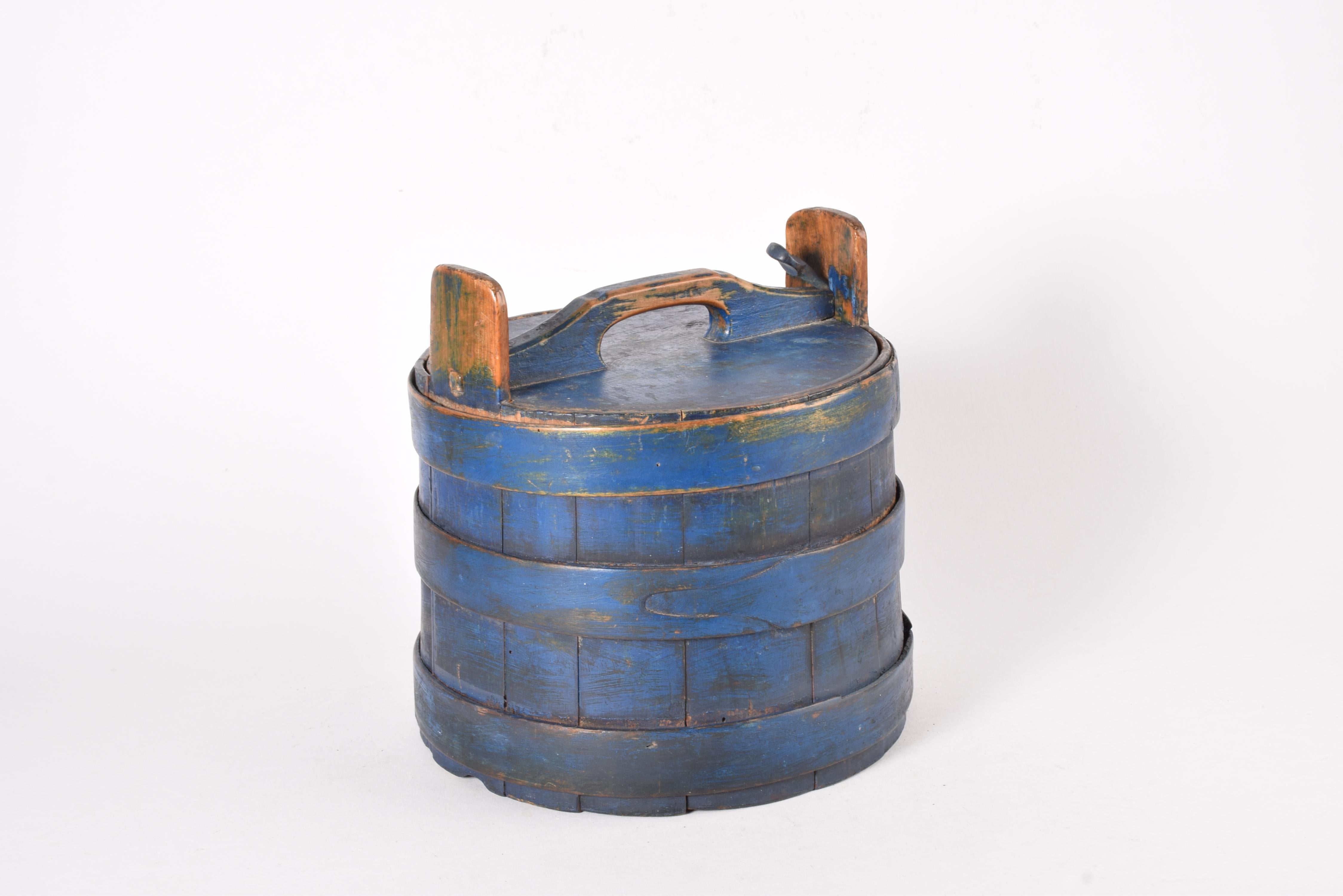 Antique Scandinavian Wooden Container Tejne Original Blue Paint, Sweden ca 1850s For Sale 12