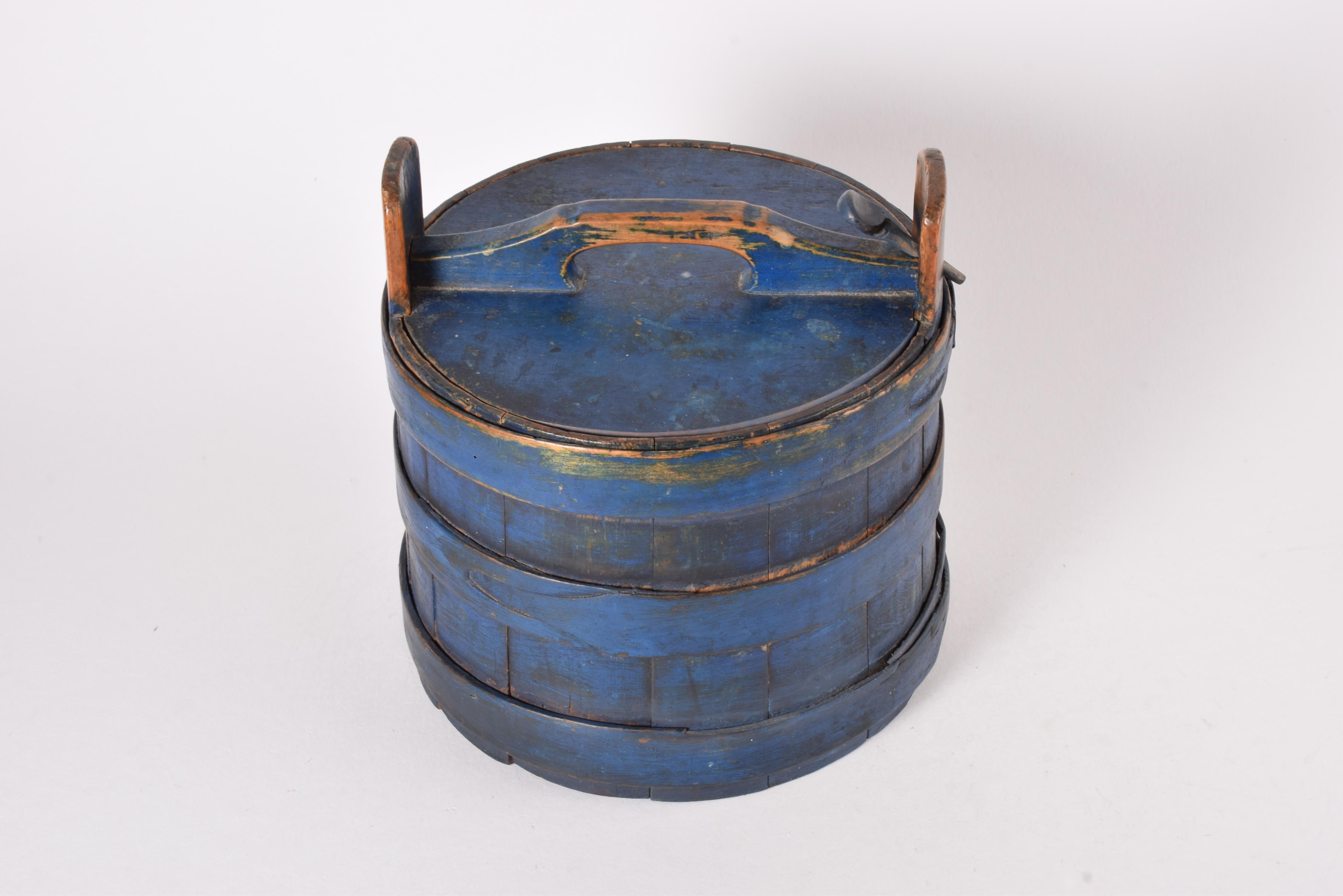 Hand-Painted Antique Scandinavian Wooden Container Tejne Original Blue Paint, Sweden ca 1850s For Sale