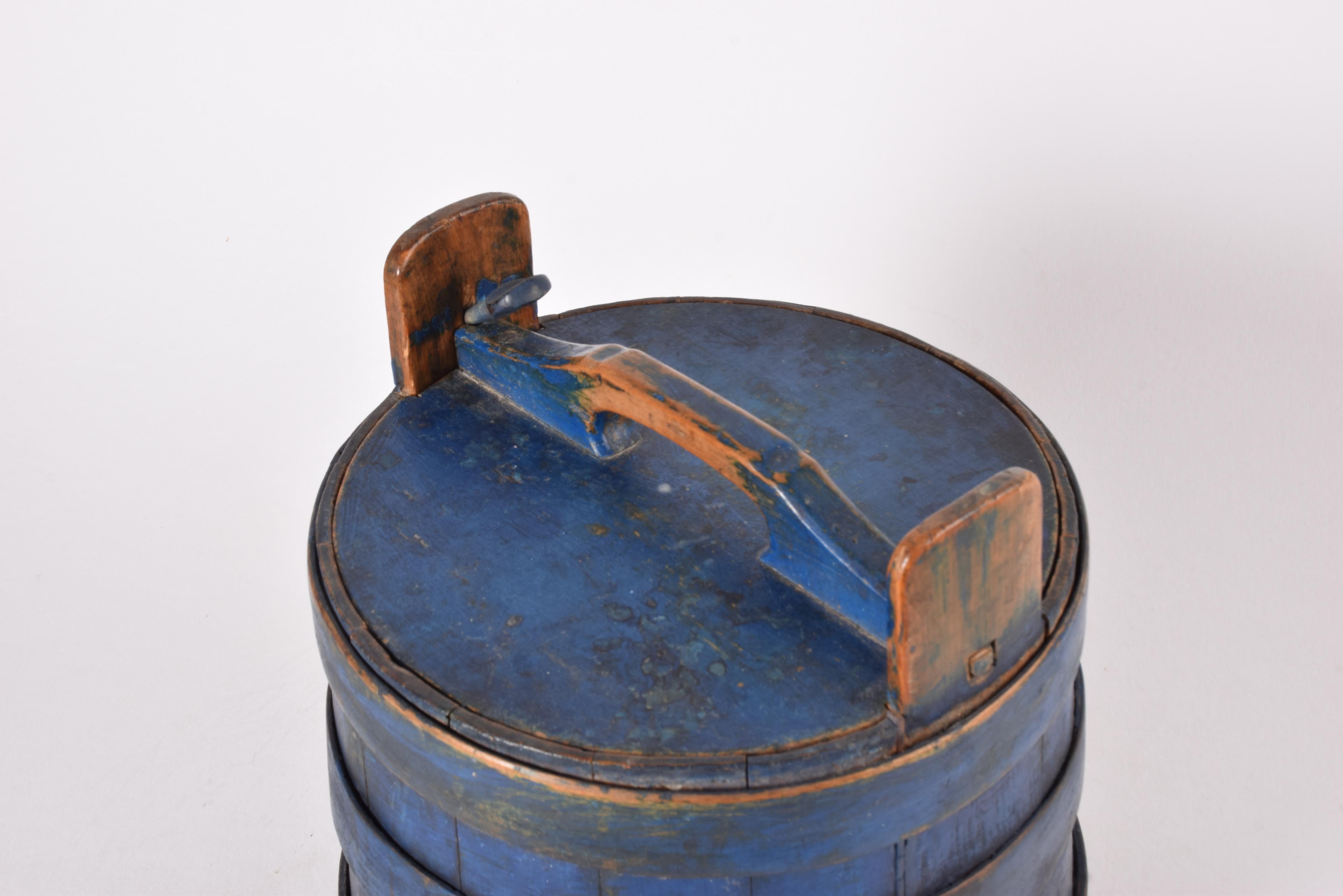 19th Century Antique Scandinavian Wooden Container Tejne Original Blue Paint, Sweden ca 1850s For Sale