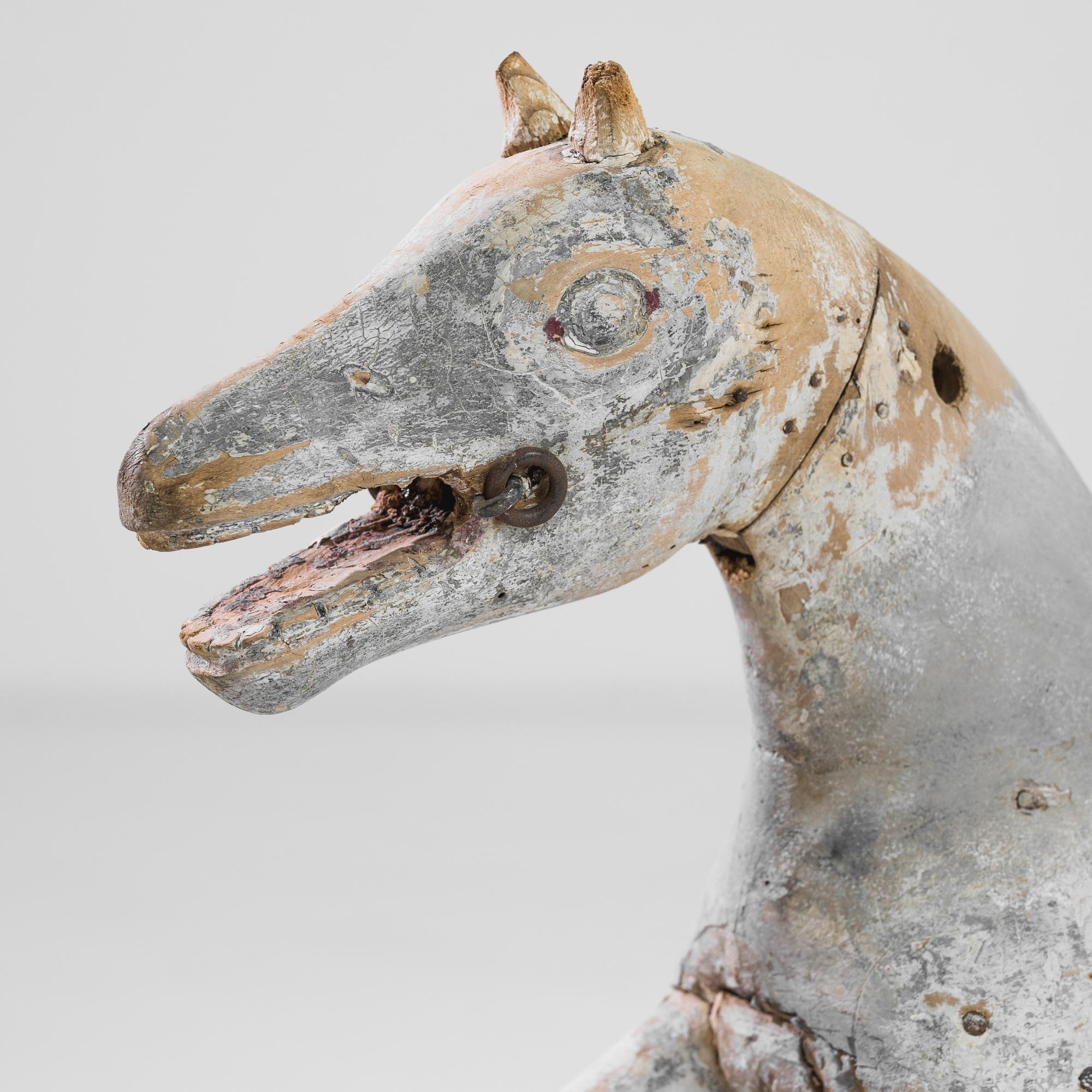 Rustique Ancien cheval à bascule scandinave en bois en vente