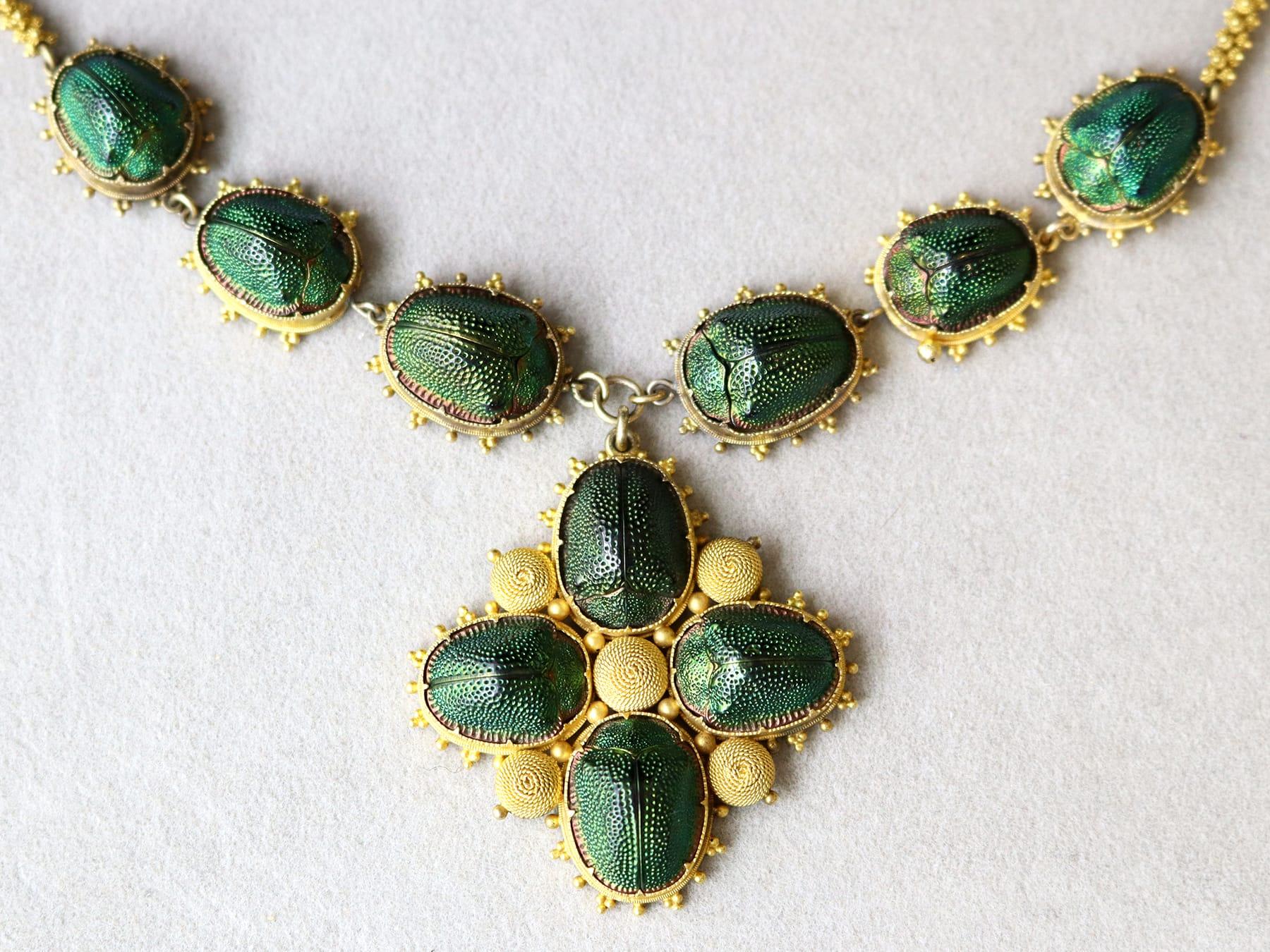 Antique Scarab Beetle and 22k Yellow Gold Necklace Circa 1840 In Excellent Condition For Sale In Jesmond, Newcastle Upon Tyne