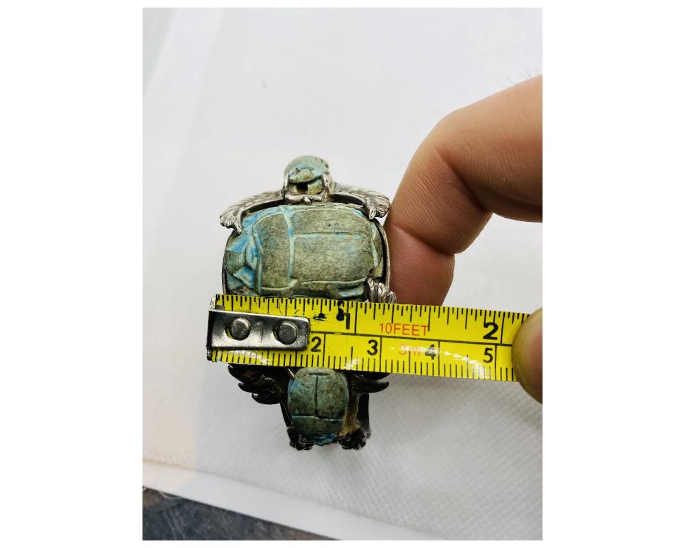 Bracelet en faïence égyptienne antique avec scarabée en vente 8