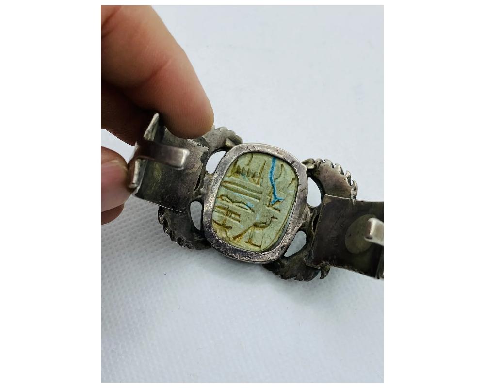 Bracelet en faïence égyptienne antique avec scarabée Bon état - En vente à New York, NY