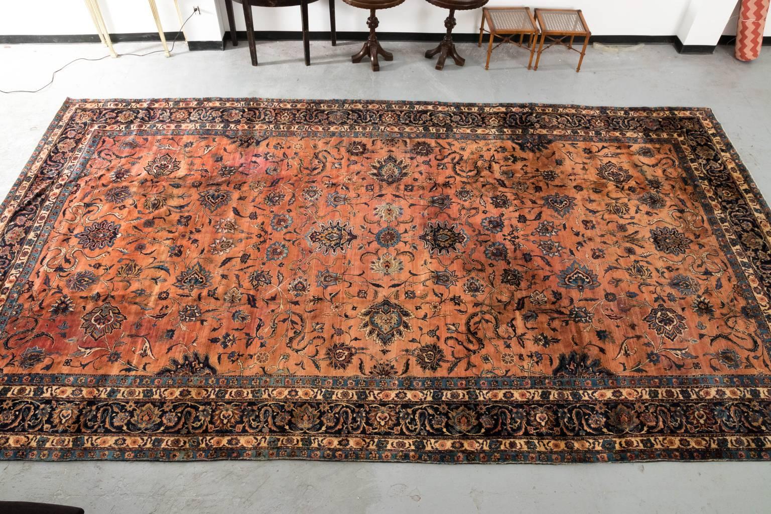 Tapis caucasien ancien teint à l'écarlate Bon état - En vente à Stamford, CT