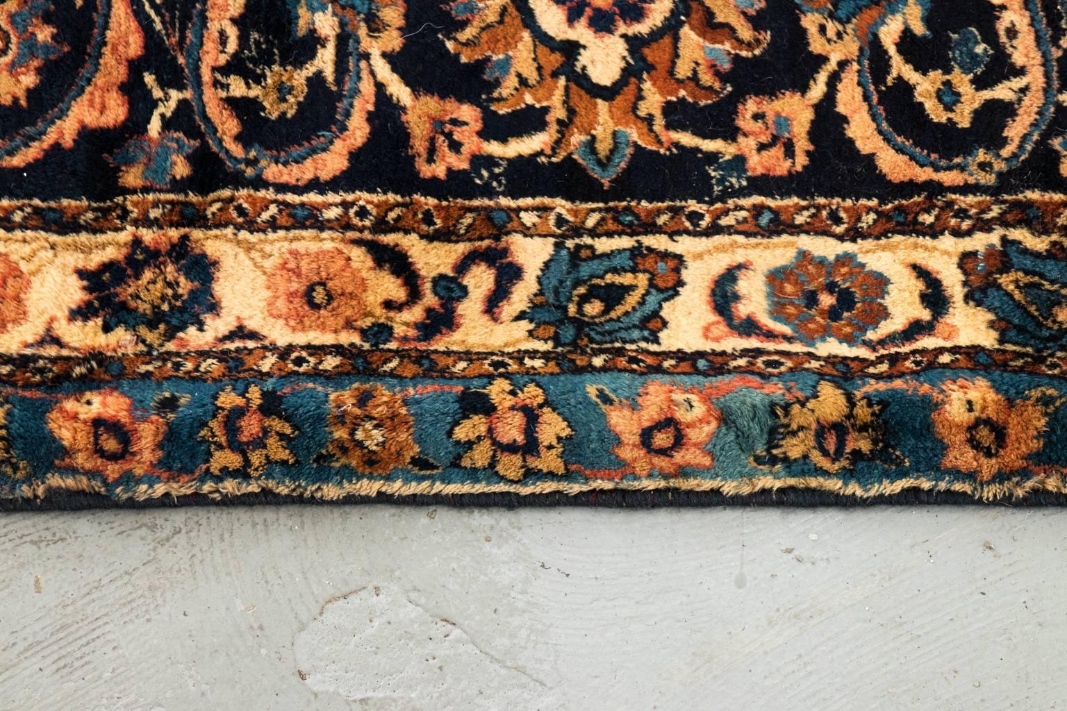 Tapis caucasien ancien teint à l'écarlate en vente 1