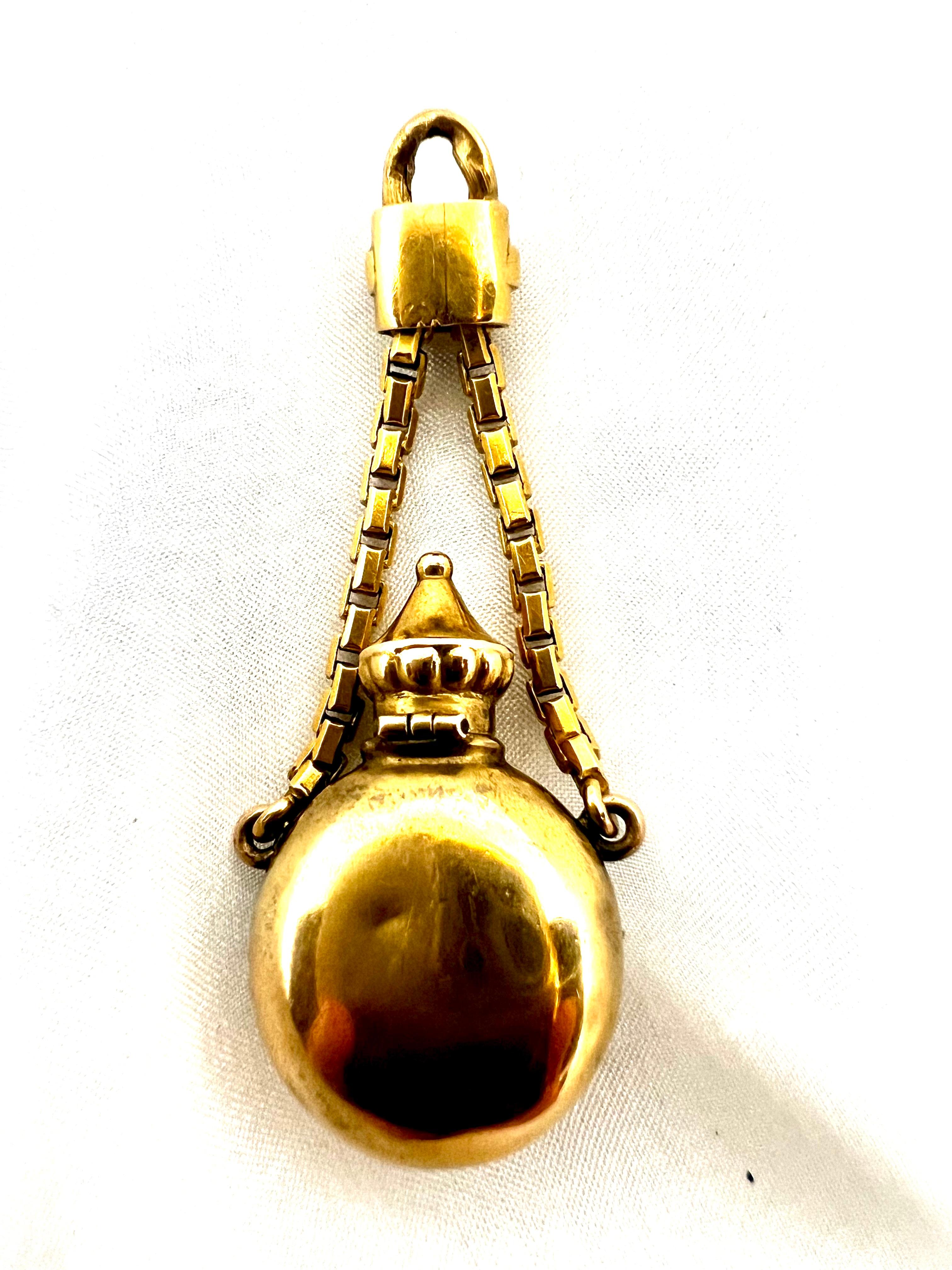Antique Perfume Bottle Flacon de Sel 18k Gold Rose Cut Diamonds For Sale 8
