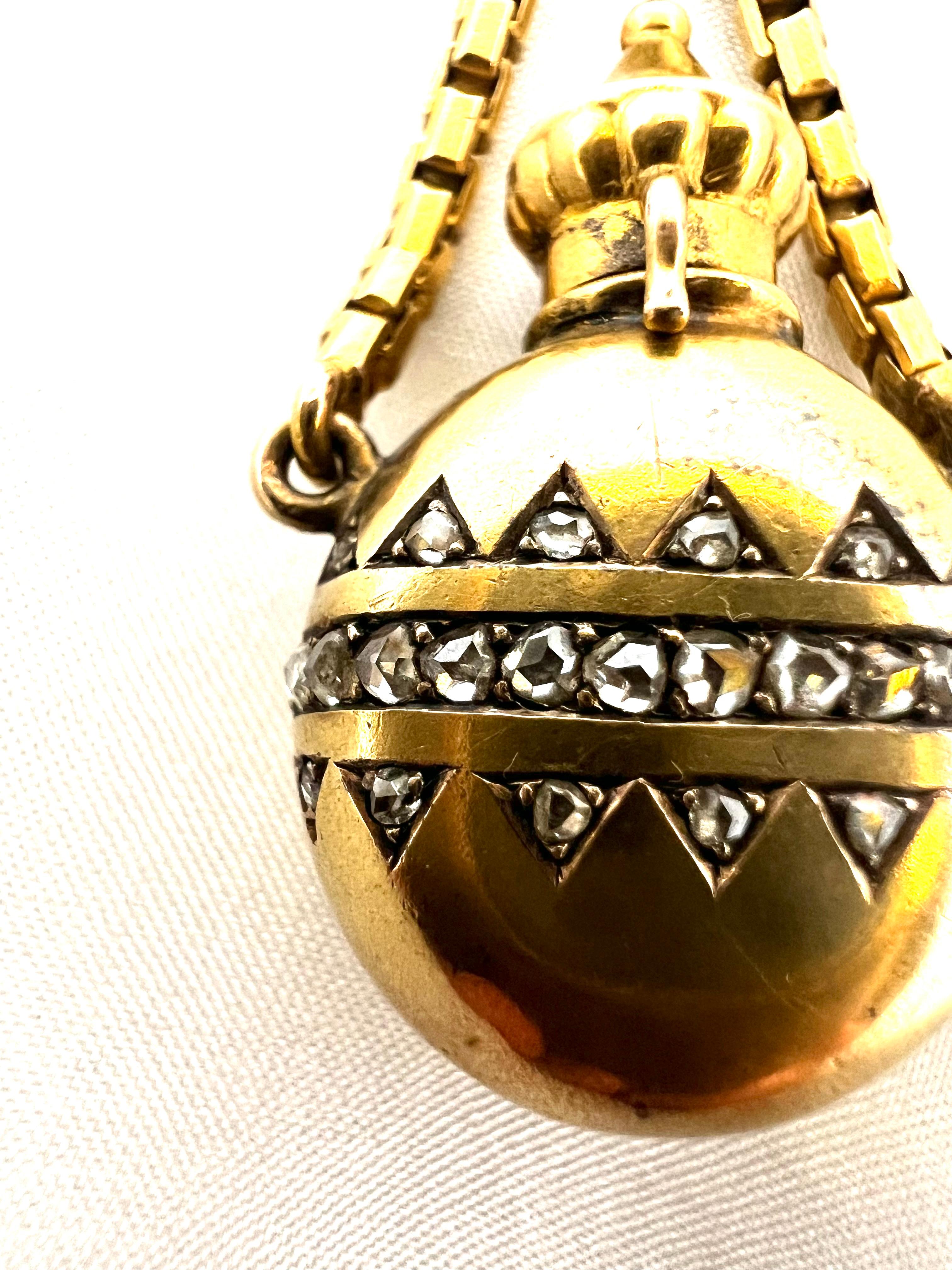 Antique Perfume Bottle Flacon de Sel 18k Gold Rose Cut Diamonds In Good Condition For Sale In Mārupe, LV