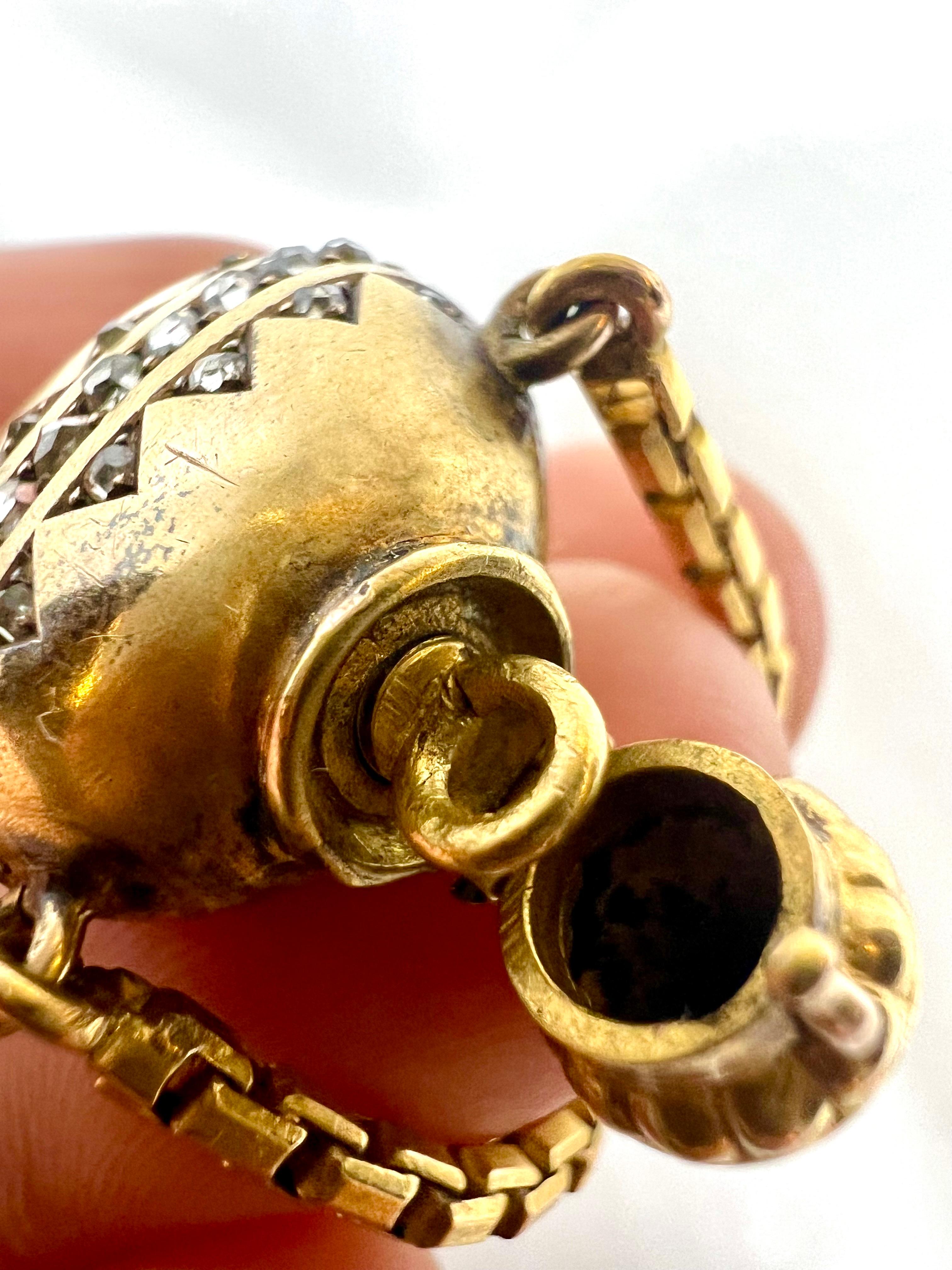 Antique Perfume Bottle Flacon de Sel 18k Gold Rose Cut Diamonds For Sale 2