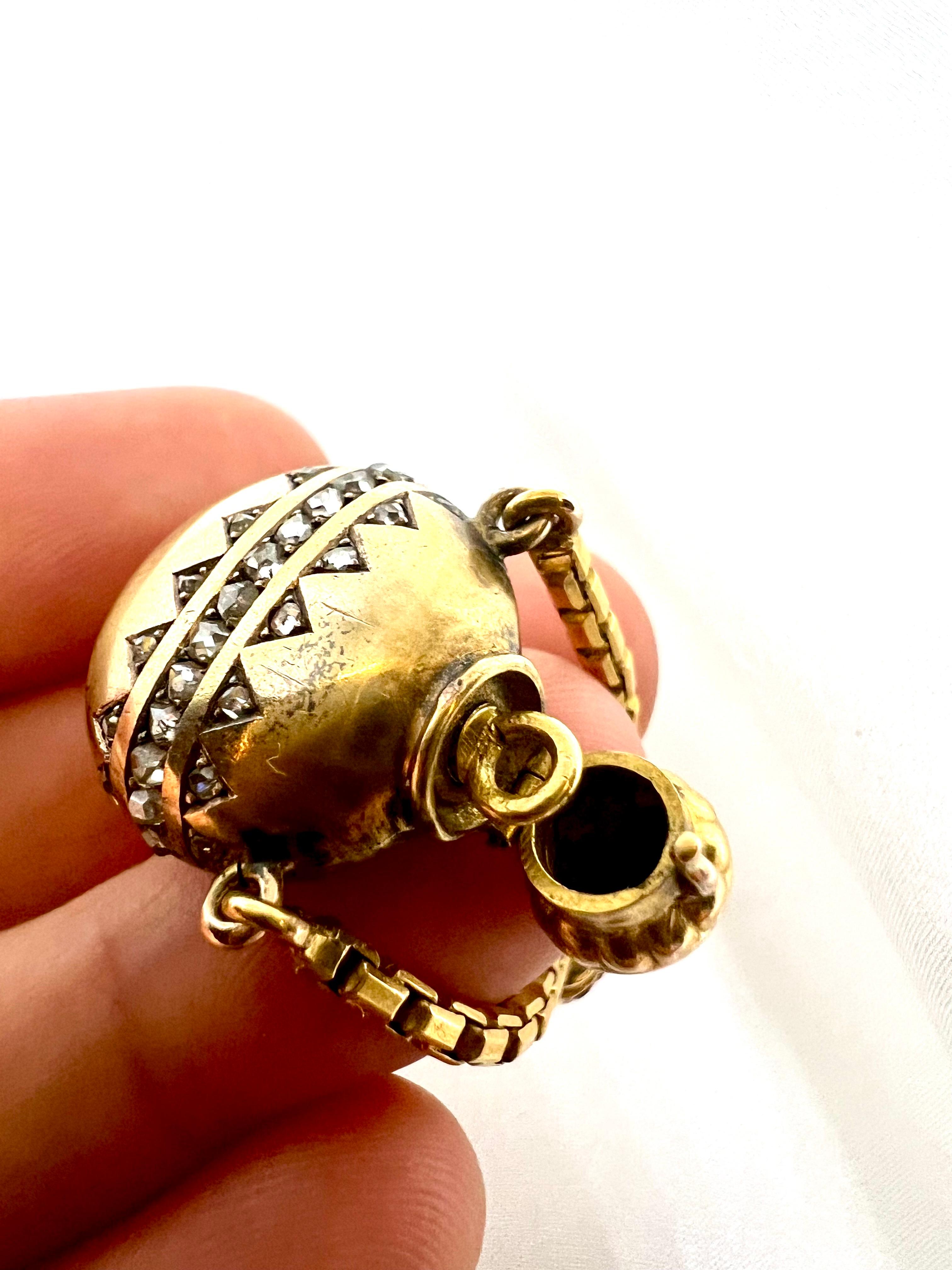 Antique Perfume Bottle Flacon de Sel 18k Gold Rose Cut Diamonds For Sale 3