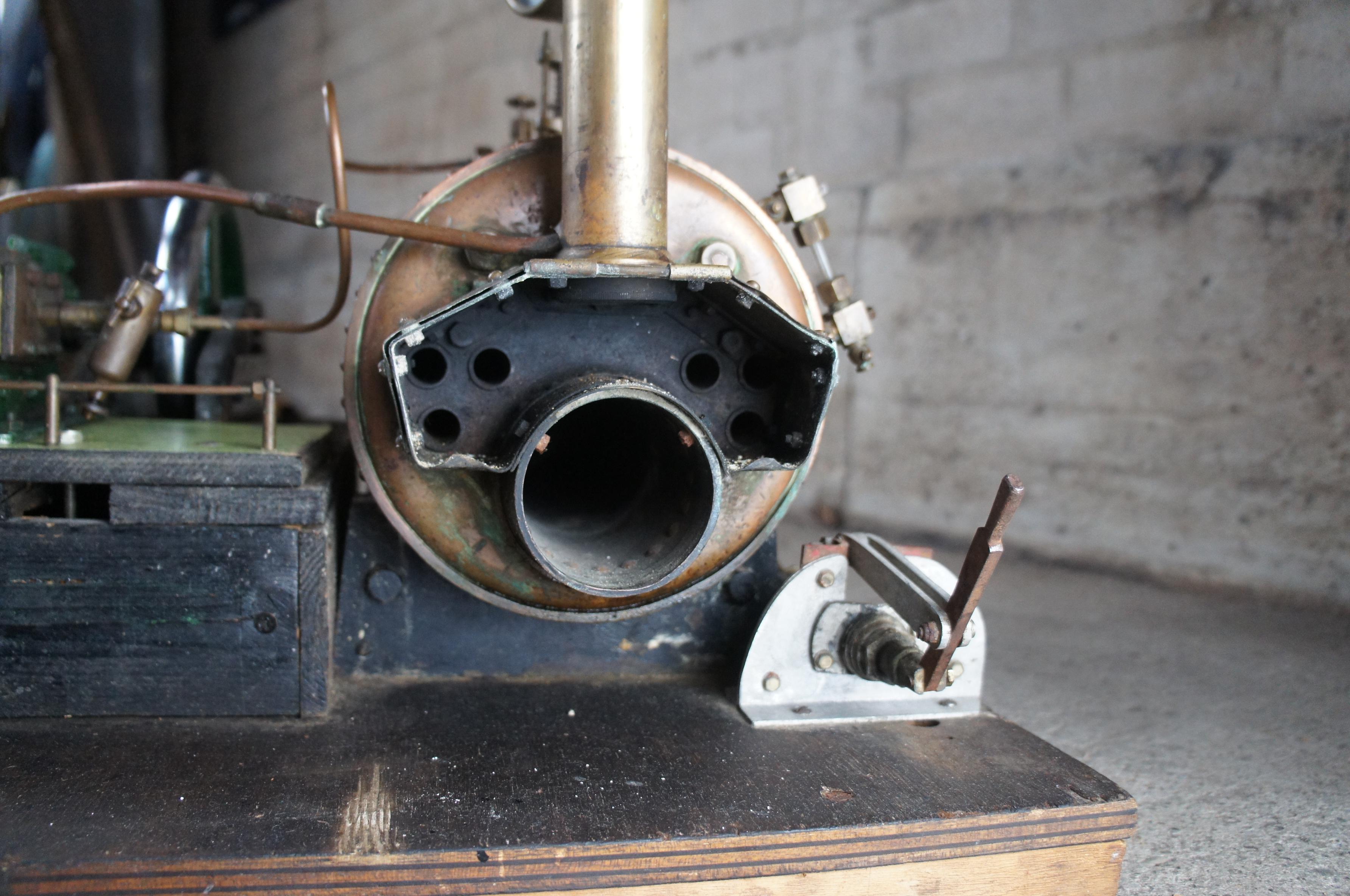 Antikes stationäres Dampfmaschinenmodell mit Kupferrohrgehäuse, Schaeffer & Budenberg, Schaeffer & Budenberg  (Metall) im Angebot
