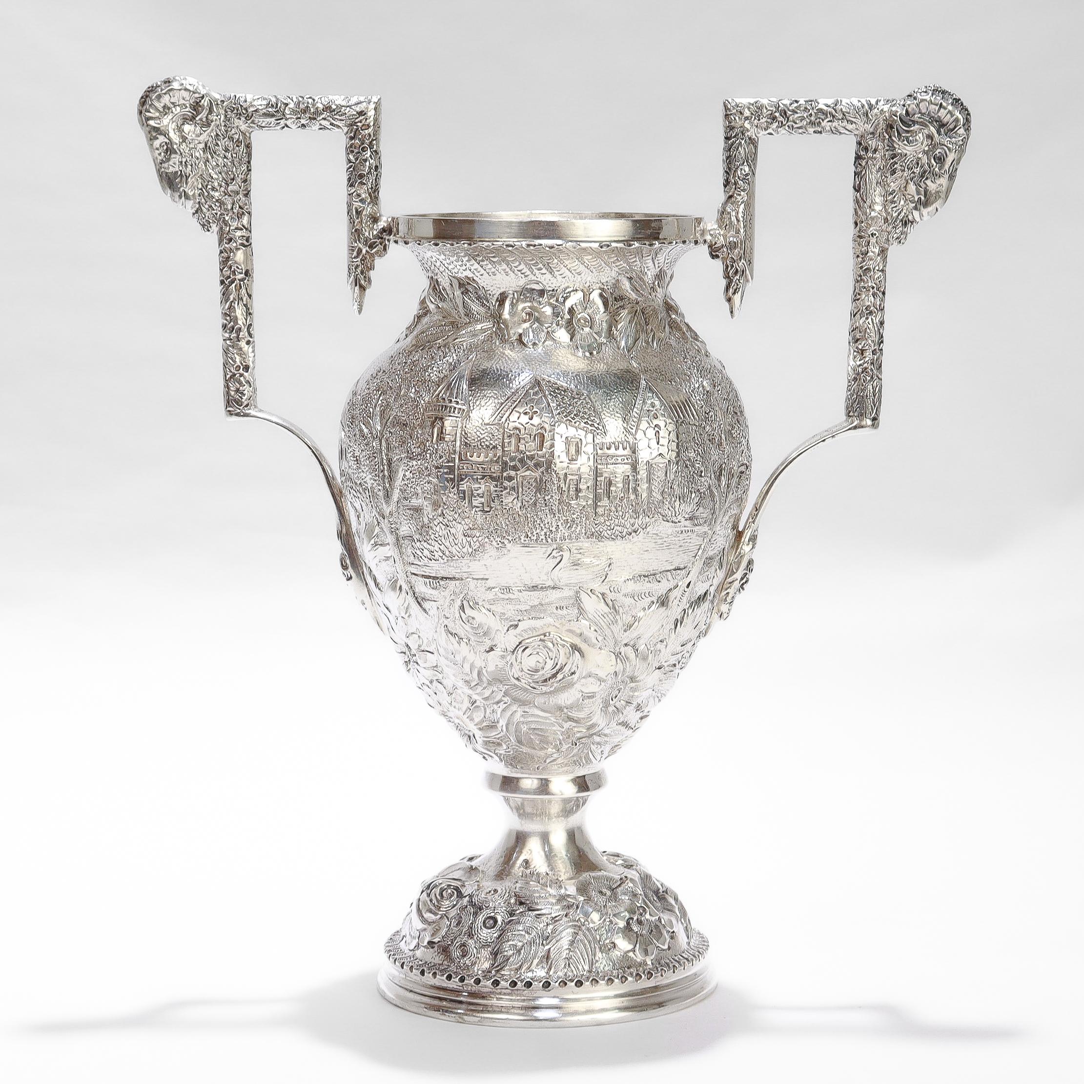 Classico americano Antica zuccheriera in argento sterling Schofield Castle Pattern Repousse Baltimore in vendita