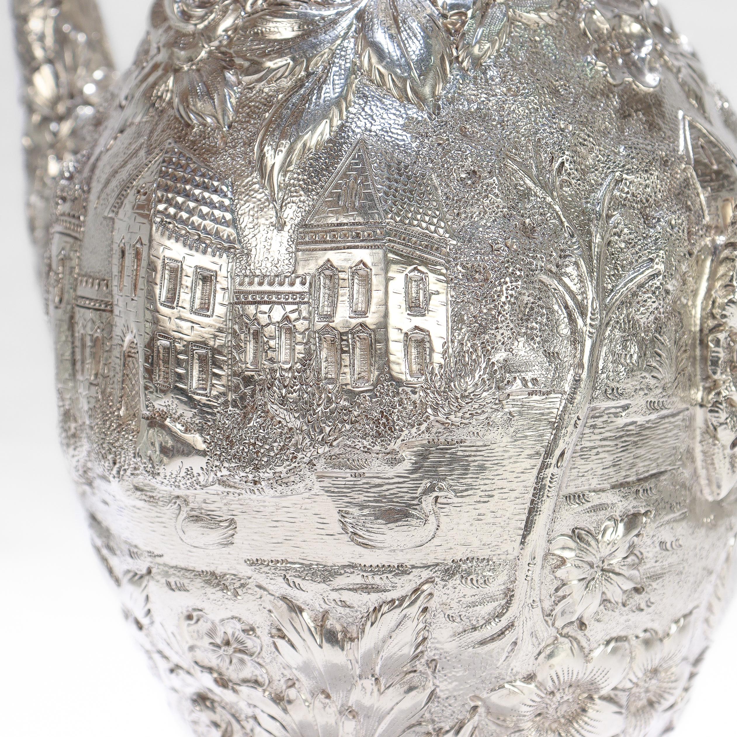 Antigua tetera de plata de ley de Baltimore con repujado del patrón del castillo de Schofield en venta 6