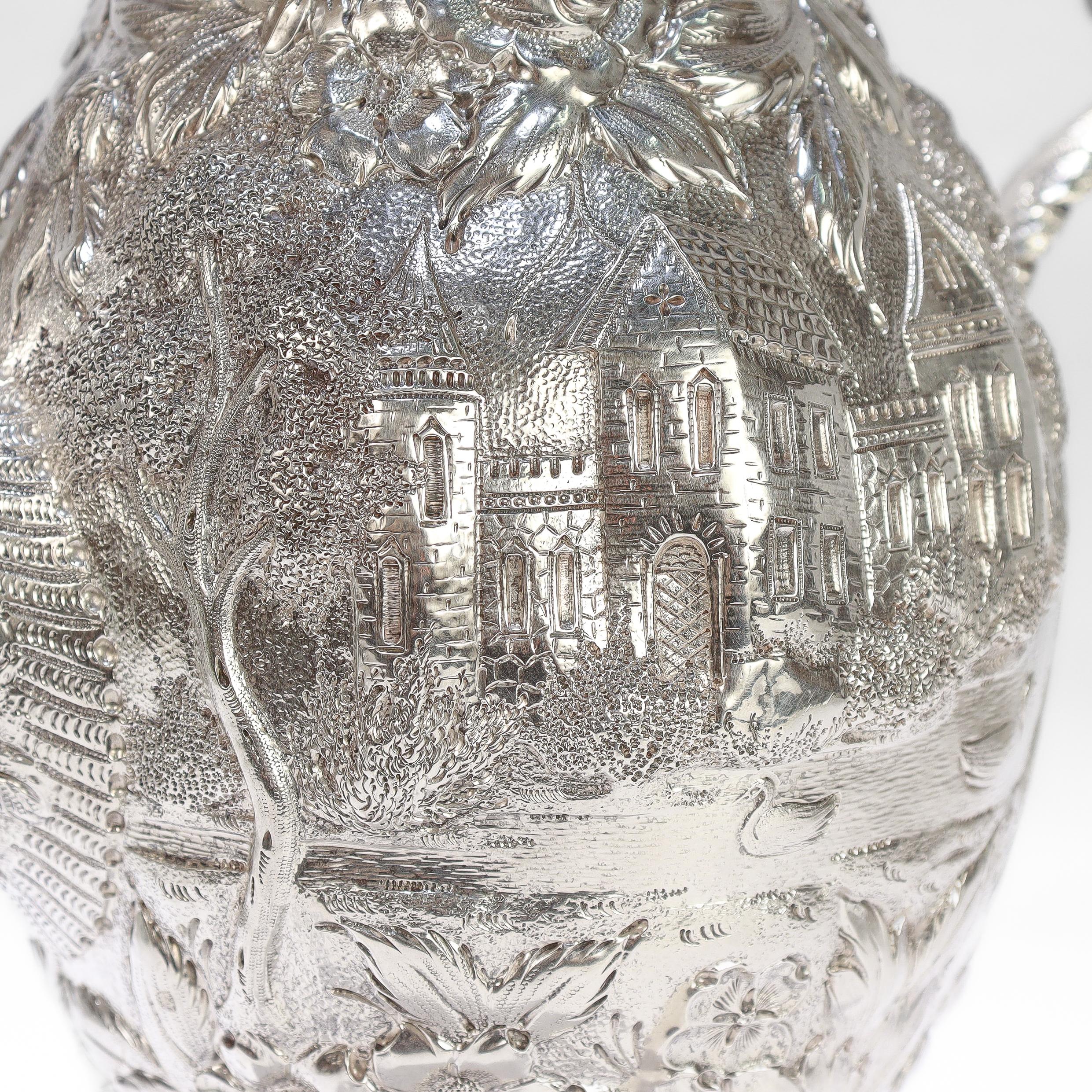 Antigua tetera de plata de ley de Baltimore con repujado del patrón del castillo de Schofield en venta 7