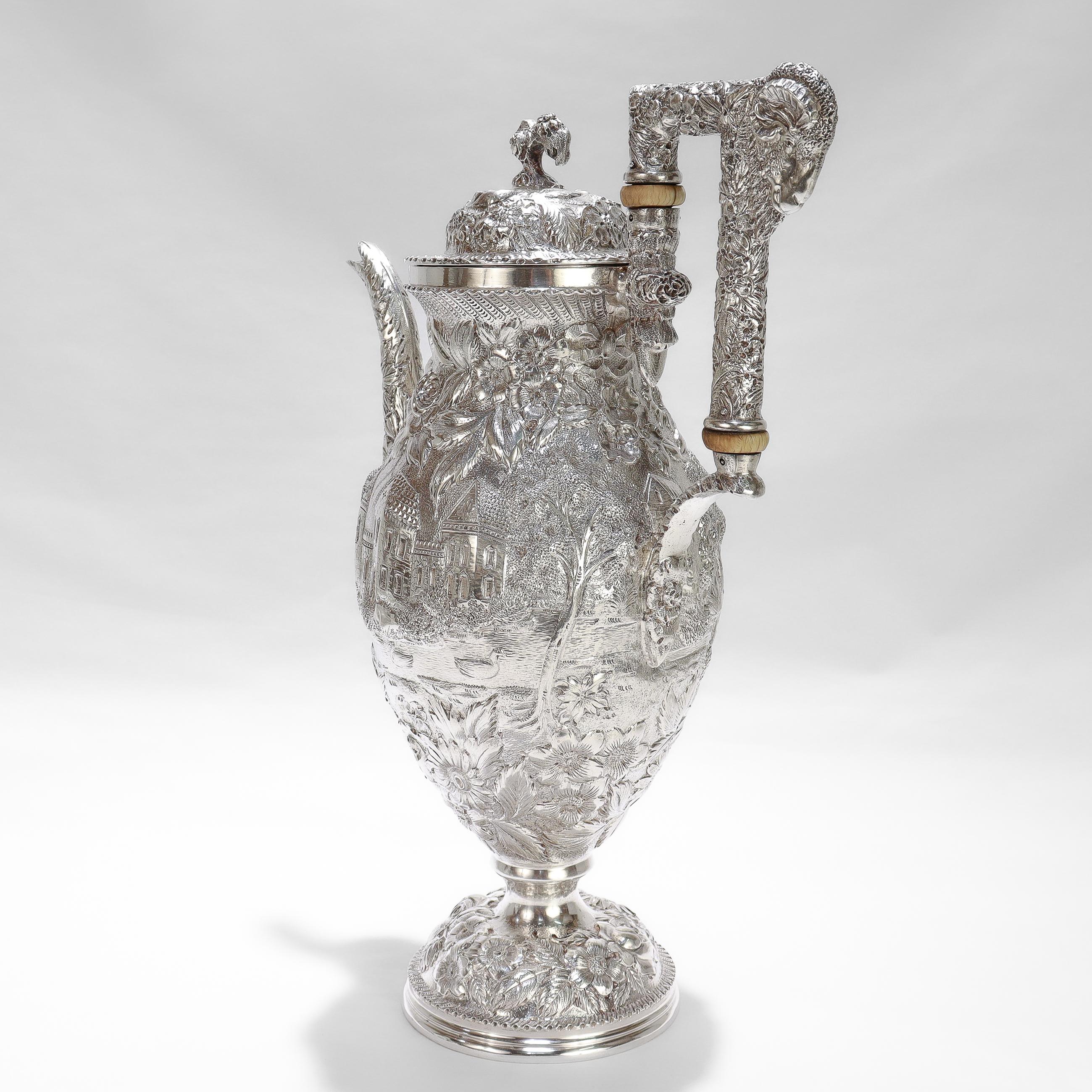 Antigua tetera de plata de ley de Baltimore con repujado del patrón del castillo de Schofield imperio estadounidense en venta