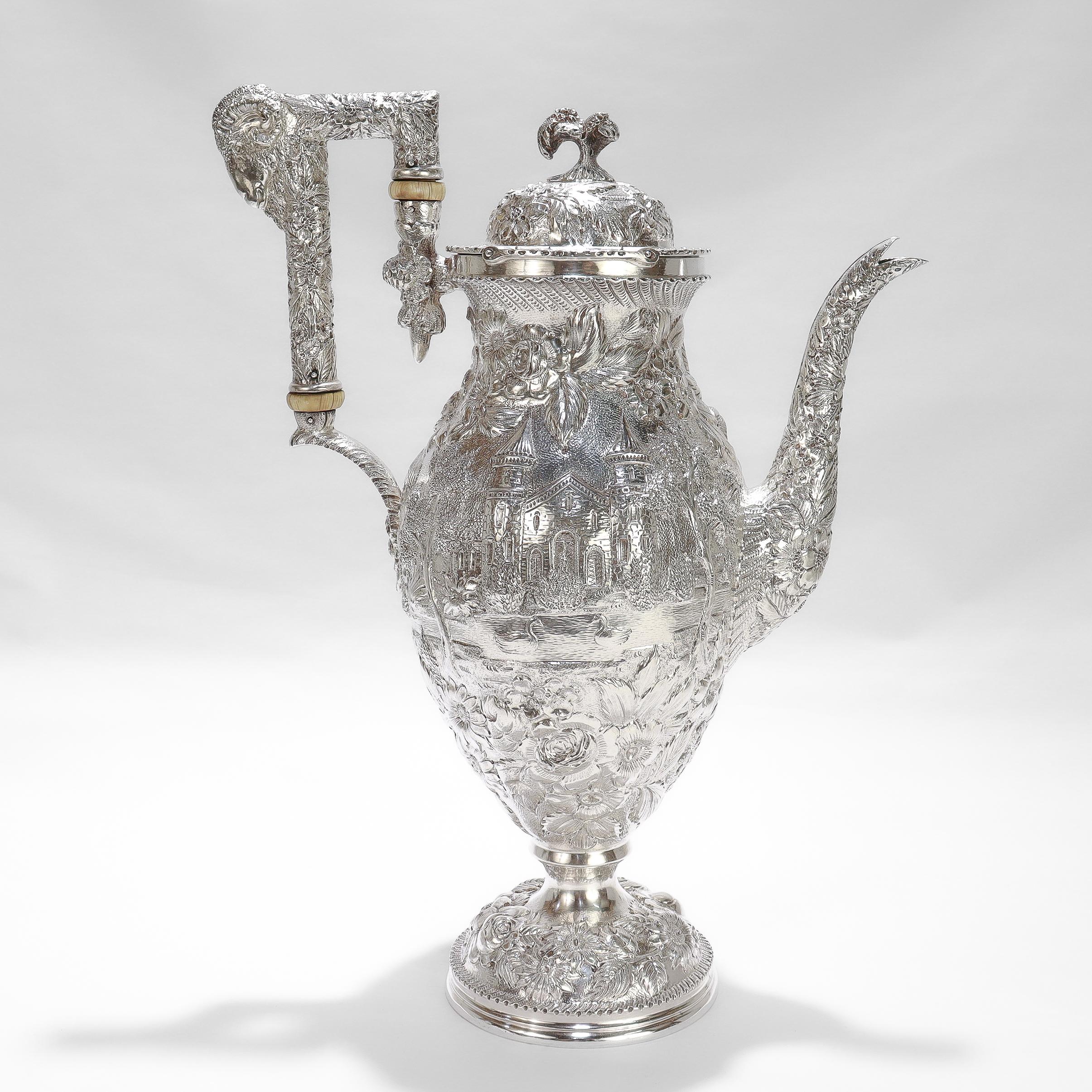 Antigua tetera de plata de ley de Baltimore con repujado del patrón del castillo de Schofield en Bueno estado para la venta en Philadelphia, PA